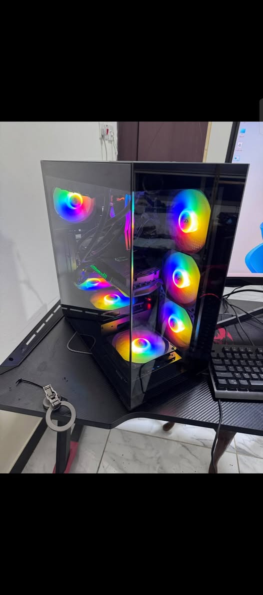 السلام عليكم للبيع
🟢مواصفات🟢

M.B: Gigabyte B760 DS3H DDR4

G.C: RTX 3070Ti ZOTAC TRINITY OC 8GB

CPU: iNTEL i5 12400F 

RAM: DELTA T.FORCE 16GB (8*2) 3200MhZ 

HARD:  NVME 256GB

HARD:  1TB HDD

COOLER: LIQUID COOLER ASUS TUF GAMING LC240 ARGB

POWER: FSP HYDRO PRO 800W BRONZE

CASE: DARKFLASH DS900 7FAN
***********

نص مكتوب في الصور:
- ٢٠٢٦/٠٨/٠٧
- ٠١:٤٤ م