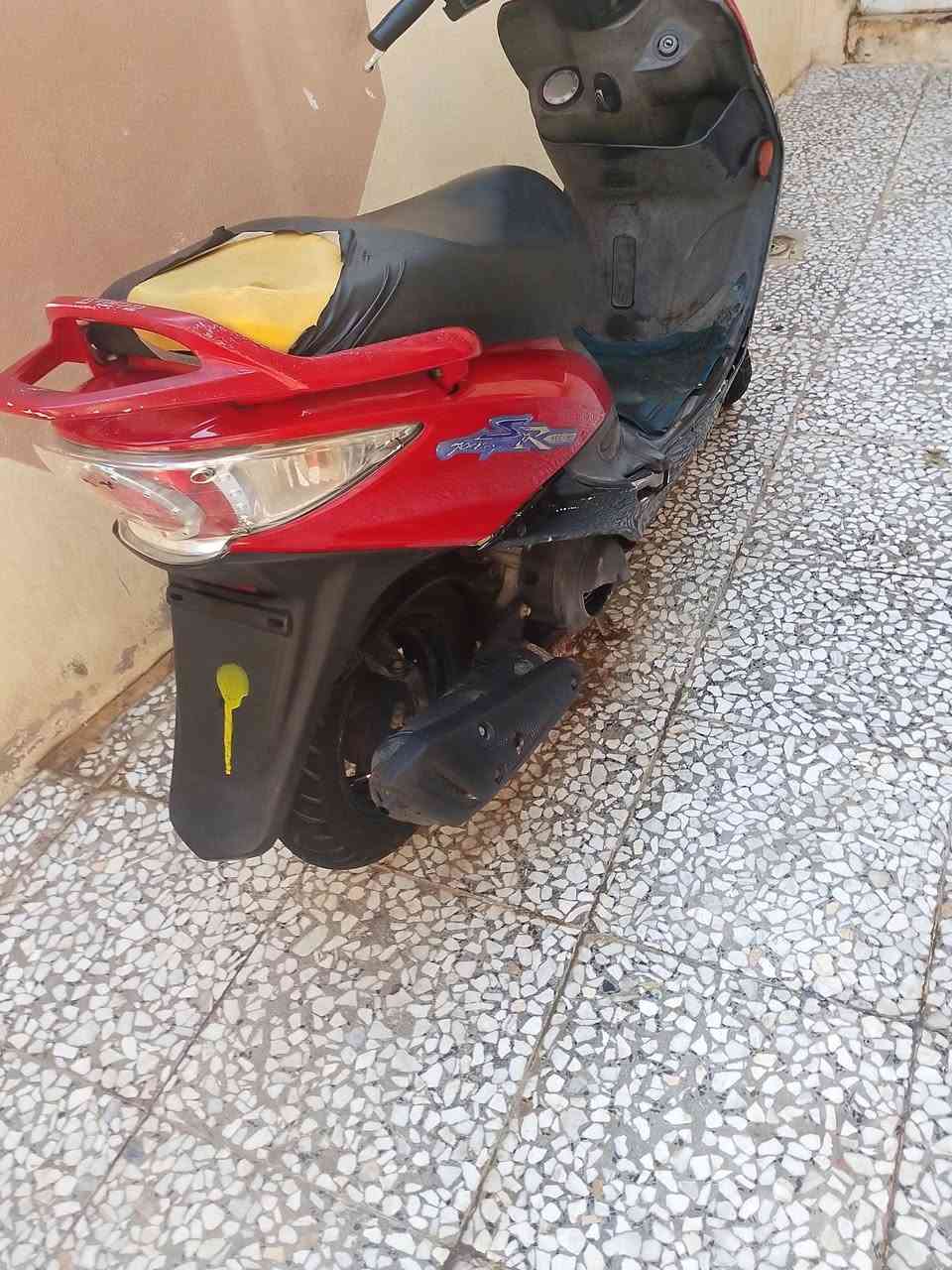 سلام عليكم شباب للبيع كامكو جي فور الدراجه جديده كلش كفاله من كلشي برغي ما عايزه مال حاويه مرتبه تفاصيل بعد اكثر اتصل رقم ***********مكان نجف كوفه سعر 650وبيه مجال
