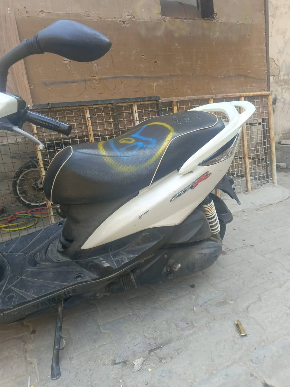 السلام عليكم دراجه للبيع سعرها 800 قفل قفل صاللها شهرين من منزلها رقم  *********** ومكاني بغداد الفضل برغي  ممفتوح بيها جيب اي واحد. وفحص والدراجه نوزل
