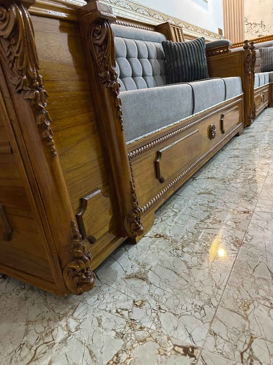 سلام عليكم معمل الزهيري لعمل جميع انواع الدواوين والتخومه حسب طلب 
مواد العمل بلوك بلاويد 
خشب جام روسي اسفنج هاي اكسترا ١٠سم 
اجود انواع الاقمشه تركيه مبطن 
للاستفسار مراسله ع خاص او الاتصال ع رقم *********** او زورنا بلموقع بعقوبه التحرير قرب الغذائيه

