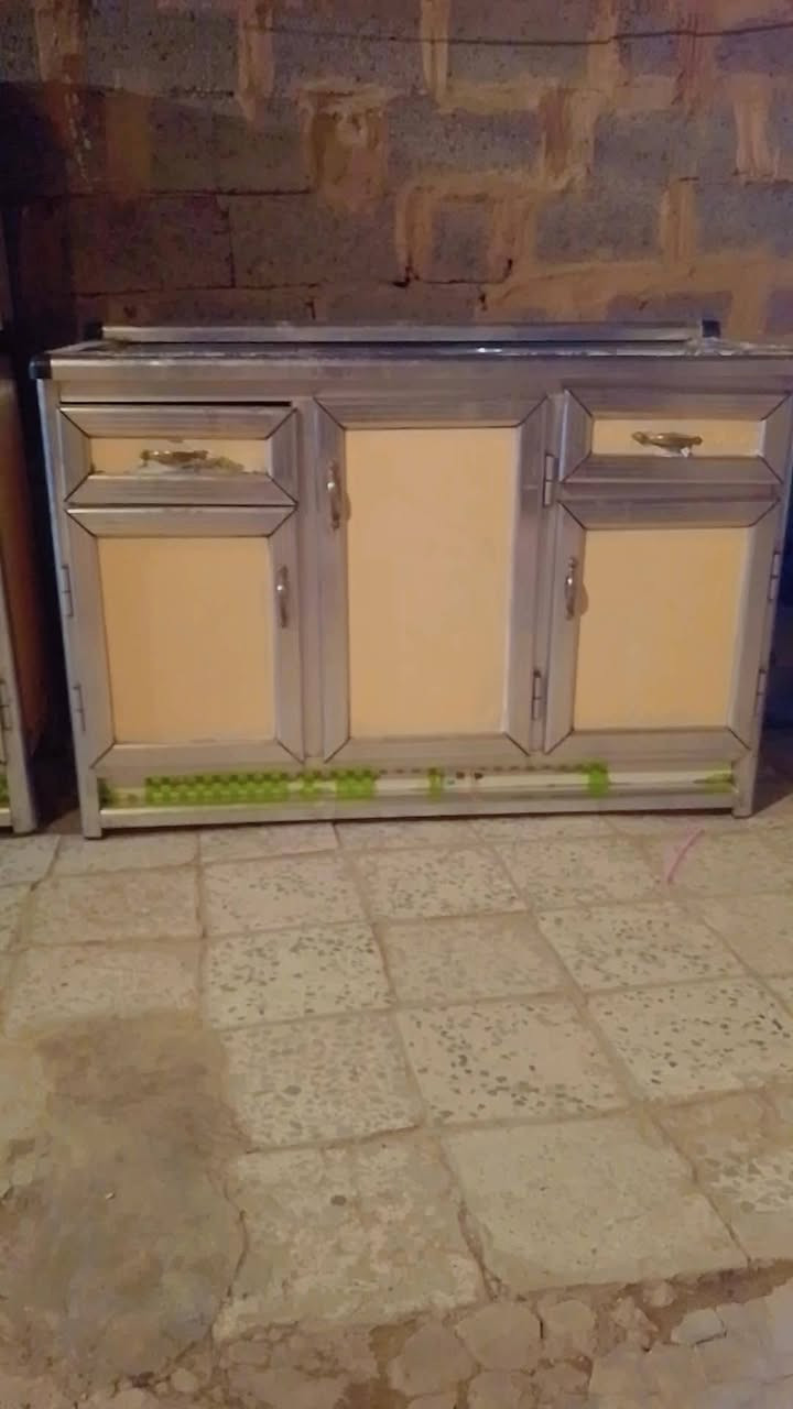 كاونتر المنيوم • ٣ قطع • نضيف