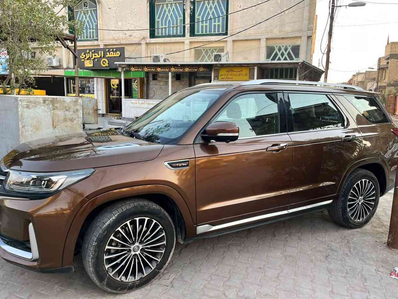 🚗 سيارة عائلية فاخرة للبيع (شانجان CS95) 🚗السلام عليكم.. سيارة شانجان CS95 عائلية (7 راكب)، بحالة الوكالة وجاهزة من كلشي، للبيع بـ سعر 28 مليون دينار عراقي (بيها مجال بسيط للشراي الجاد).✨ حالة السيارة (الضمان والكفالة):كفالة عامة من الدعامية للدعامية.السيارة غير مضروبة (بدون حادث وبدون صبغ وبدون أي نقص).محرك وكير وتبريد بشرط الفحص.⚙️ أبرز مواصفات السيارة الميكانيكية والتقنية:المحرك: 2.0 لتر بنزين Turbo قوي جداً واقتصادي بنفس الوقت.ناقل الحركة: أوتوماتيك.نظام الدفع: دفع رباعي ذكي (4WD) للثبات على الطرقات.🛡️ المواصفات والراحة الداخلية:شاشة دشبول رقمية (ديجيتال) بالكامل للعدادات.شاشة وسطية لمس كبيرة الحجم للوسائط والخرائط.نظام كاميرات 360 درجة لمحيط السيارة بالكامل مع حساسات رادارية.مقاعد جلد فاخرة مريحة جداً مع تحكم كهربائي بالكامل.تحكم ستيرن متكامل لجميع الأنظمة ومثبت سرعة.تبريد مركزي ممتاز بفتحات تكييف واصلة لجميع المقاعد الخلفية.📍 الموقع والمعاينة: بغداد / البلديات - اليوان📞 رقم الهاتف للتواصل المباشر أو الواتساب: ***********
