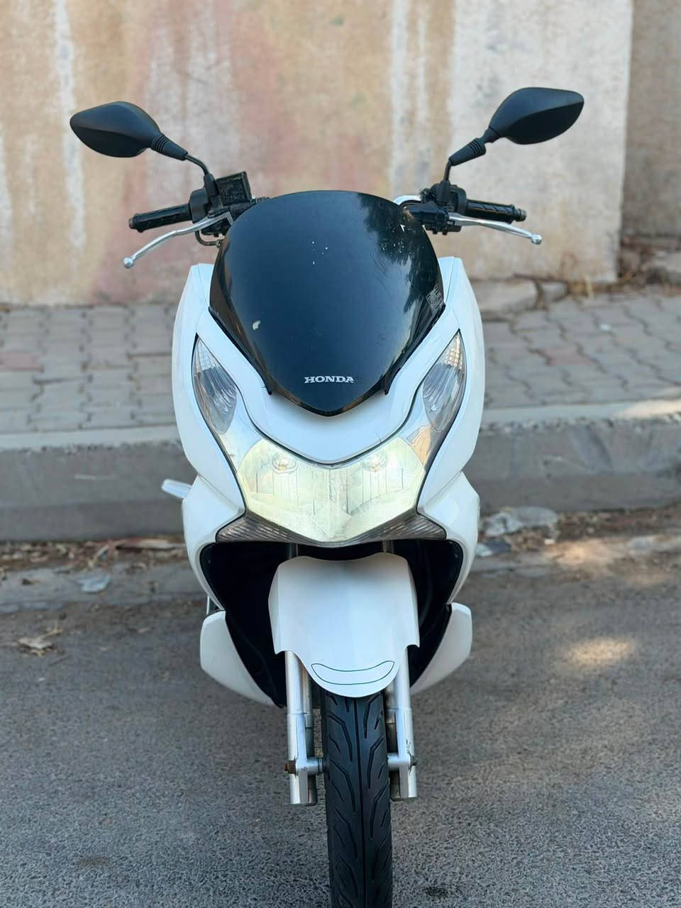 السلام عليكم دراجه pcx جيل الاول ياباني  مكينه 150  دراجه مكفوله كفاله عامه مال رمبه حساس ازدحام حساس ستان تتدفئة بل يدات لد أمام لد خلفي مكينه برغي ممفتوح بيه شلعه معدل فول مال جناي دراجه طتتعب تكول جديده على ايدي كتلوكات الرمبه بيه السعر مليون و350 العنوان بغداد الكرخ الأتصال على الرقم *********** بغداد, العراق

