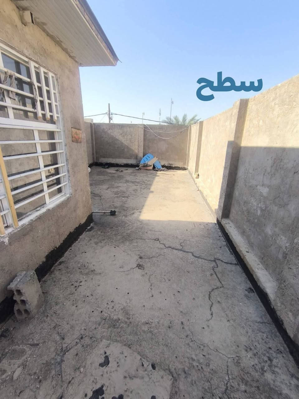 كامل الاوراق
سعر 40مليون وبي مجال 
بلوك وطابق بناء جديد
ومقيم كامل
مساحه 100م
حي العسكري شارع السبيس 
رقم الهاتف 
***********
بي واساب
