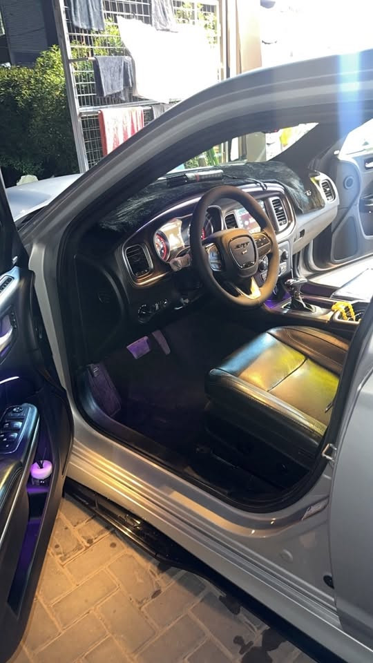 السلام عليكم
للبيع فقط دوج جارجر 2020 sxt plus 
وارد امريكي 
تبديل بنيد فقط 
محدثة كت كامل GT
فول مواصفات عدا الفتحه
كشنات جلد + تبريد وتدفئه وخزن وكهرباء
كشنات خلفية تدفئه
دشبول وبطانات جلد 
سماعات alpaine
رادار جانبي + نقطة عمياء
مري قلاب
شاشة جبيره + تدعم الكاربلاي
ستيرن كهرباء + تدفئه ستيرن
ويل قياس ٢٠ جيتي خليجي بلادي
كشنات حضن
لايت زينون عالي ناصي
حساسات خليفة + كامرة خلفية 
انارة داخلية متغيرة 

السياره ماشية فقط ٦٣ الف (كيلو متر) حتى دوس البلاد مضمومة
رقم بغداد بسمي 
مكاني بغداد 
*يوجد كم رصعة مو واضحات 

للاستفسار *********** متوفر واتساب

