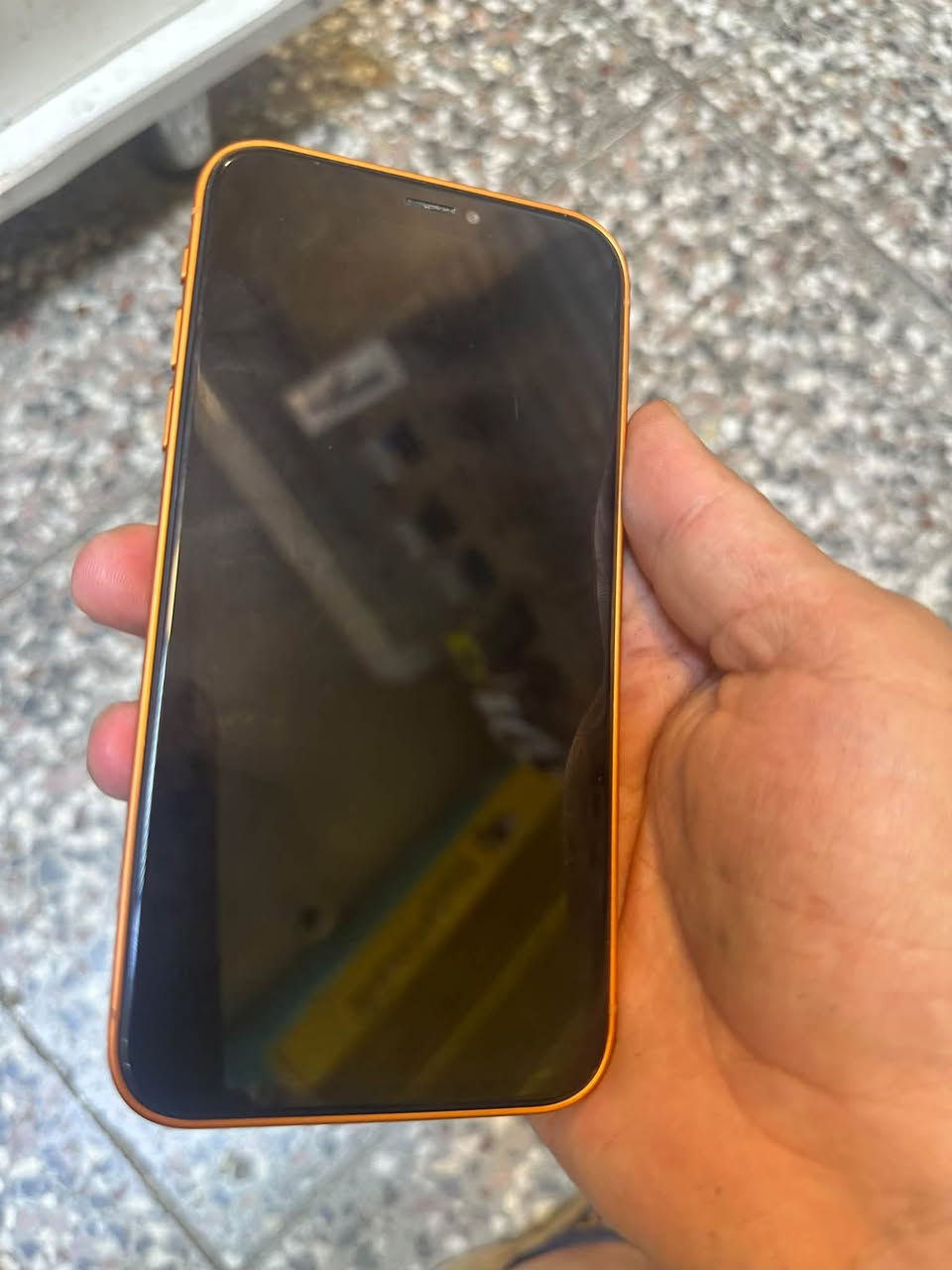 آيفون XR • ٦٤ • محور ١٧ برو ماكس