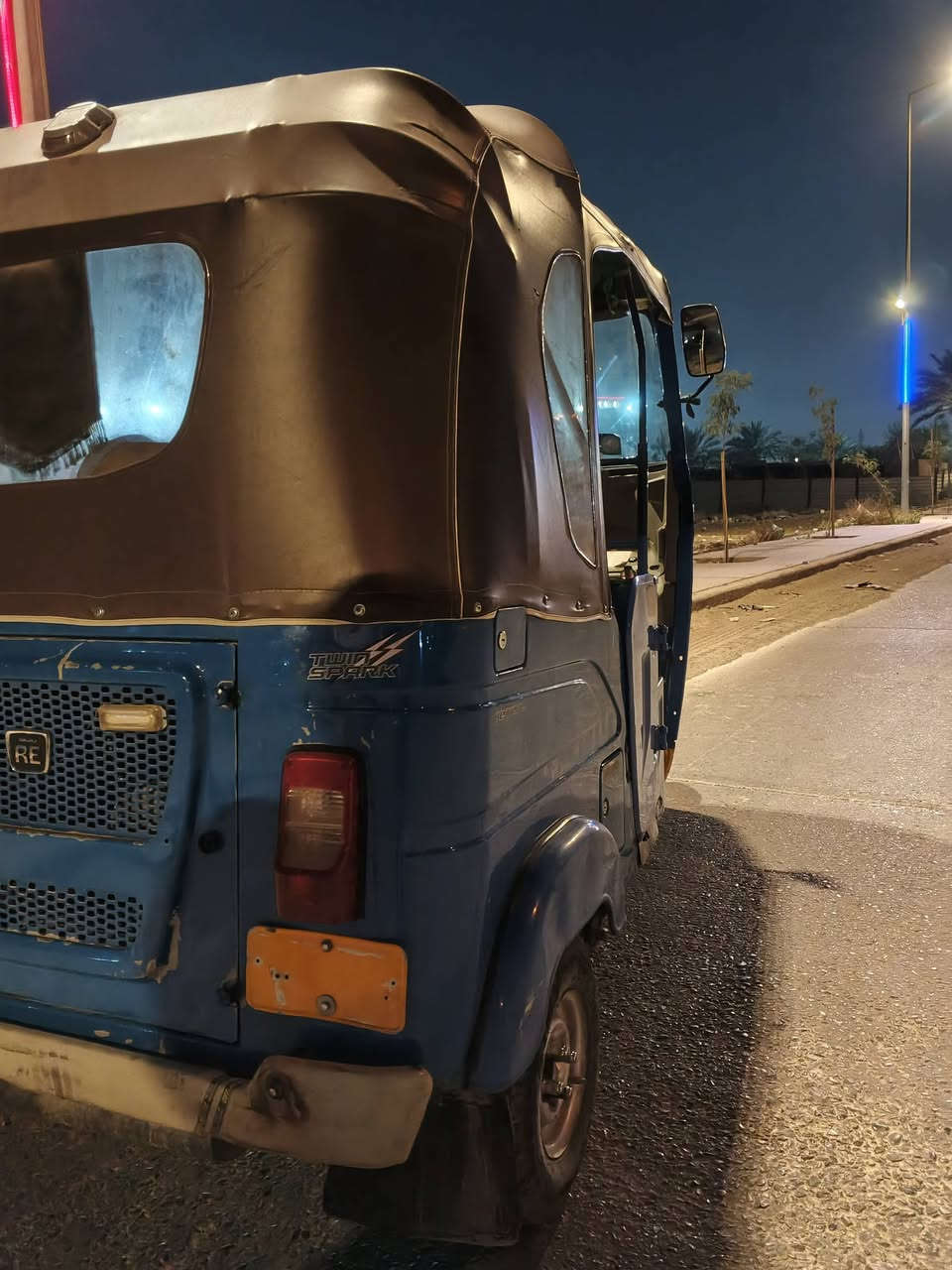 سلام عليكم تكتك للبيع المكان بغداد ألشعلة بيهة طخة بل تكمةأليسرةبس والباقي موضح بل صور ***********
