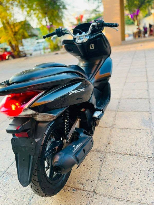 السلام عليكم للبيع دراجه pcxجيل الاول ماشيه37الف  دراجة  ماخذها رمبه الدراجه وأعلى ايدي حجم مكينه 150ياباني الاصلي دراجه جديده مال جناي وعلئ ايدي  
ياباني الاصلي دراجه كامله أستان كهربائي حساس ازدحام سويجات دراجه جديده الدراجه  احلا من الصور مال جناي المكان بغداد دراجة مكفوله اي نقص مابيه السعر مليون و100
وبيها مجال بسيط  
اي استفسار***********
