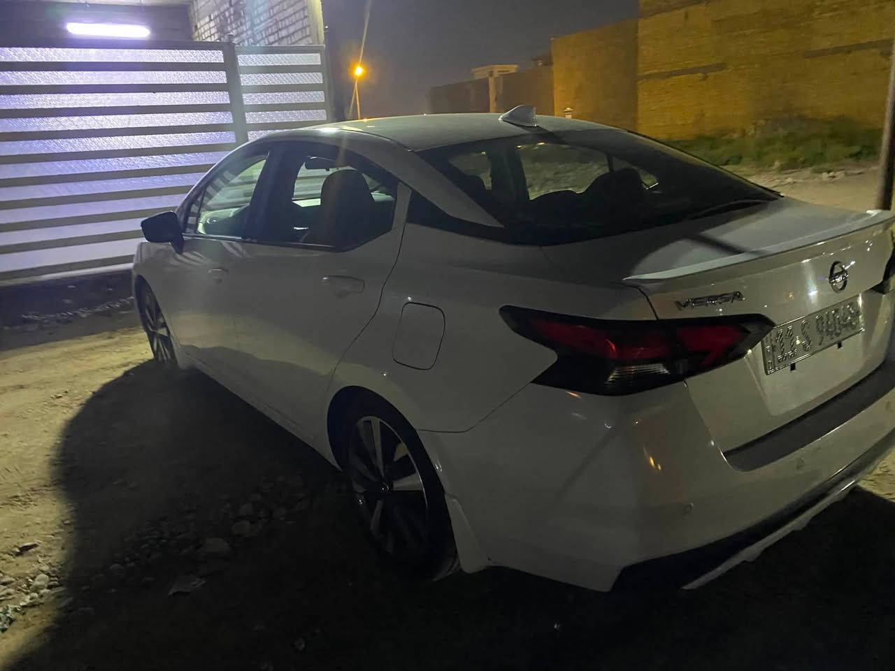 السلام وعليكم نيسان فيرسا ٢٠٢٠ موصفات معروفه فول من عده الفتحه رقم بغداد بسمي تحويل ثاني يوم  سعره ١٠٠ ورقه بيه مجال بسيط ***********
