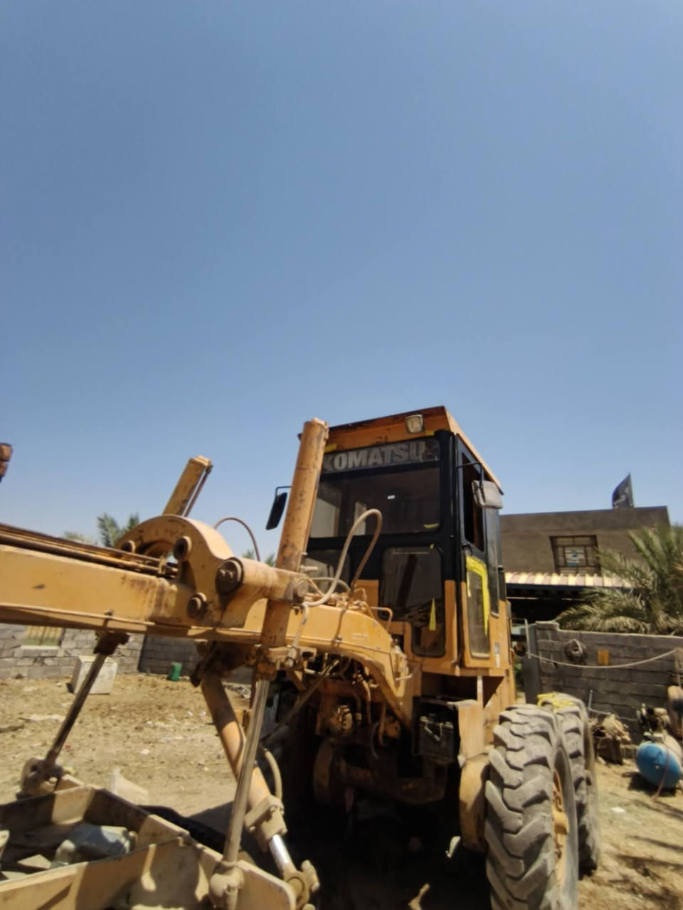 كريدر كوماتسو للبيع حجم ٣٧ موديل ٩٢ بك واحد جاهزه للعمل رقم بغداد لاتنقيص ولاتبخير السعر٧٠ورقه للستفسار *********** عنوان بابل المسيب
