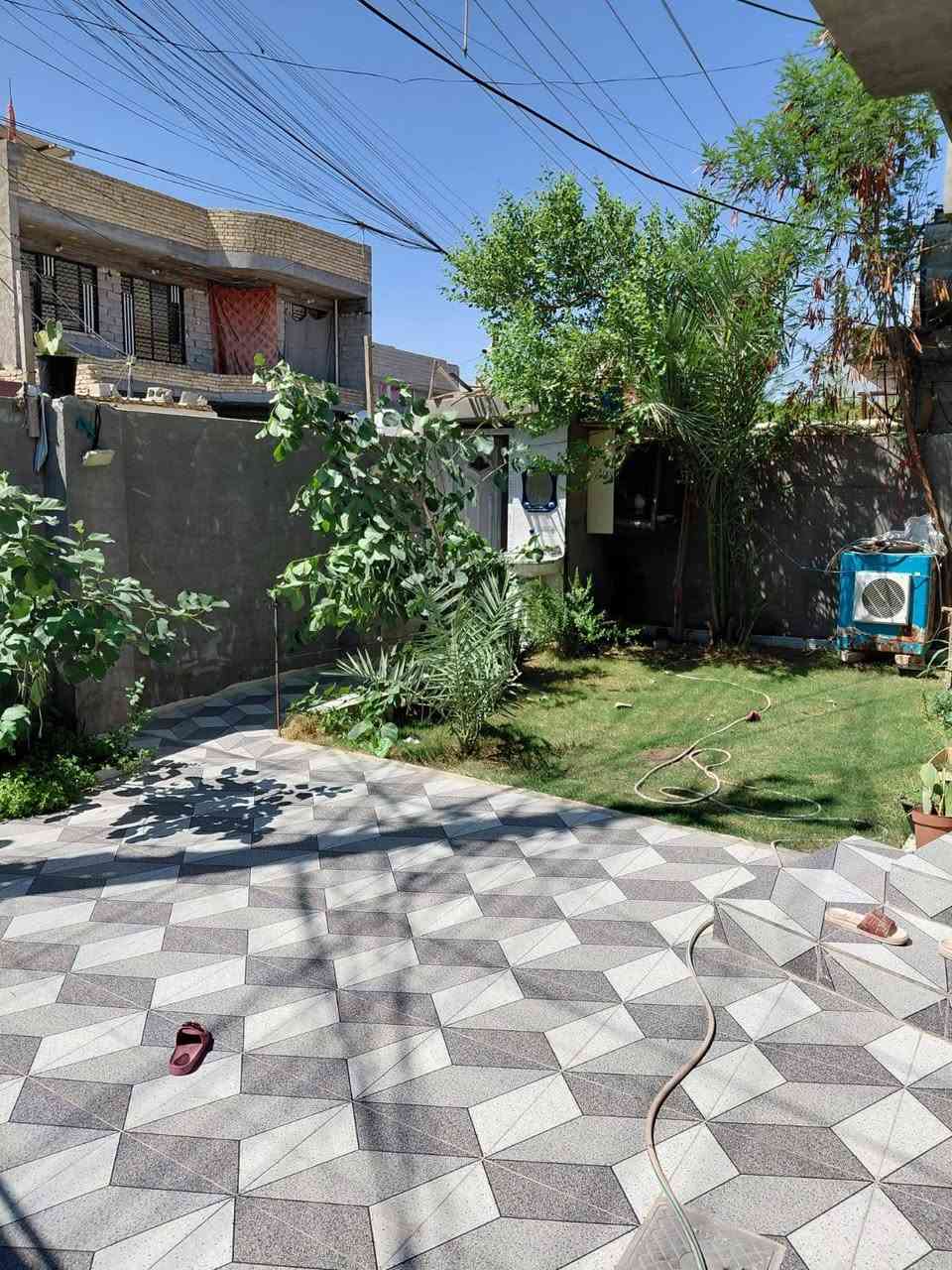 السلام عليكم
بيت للبيع طابو ملك صرف 
مساحه 230 ركن 
مي خطين كهرباء خطين 
الاستفسار 
رقم الهاتف ***********
