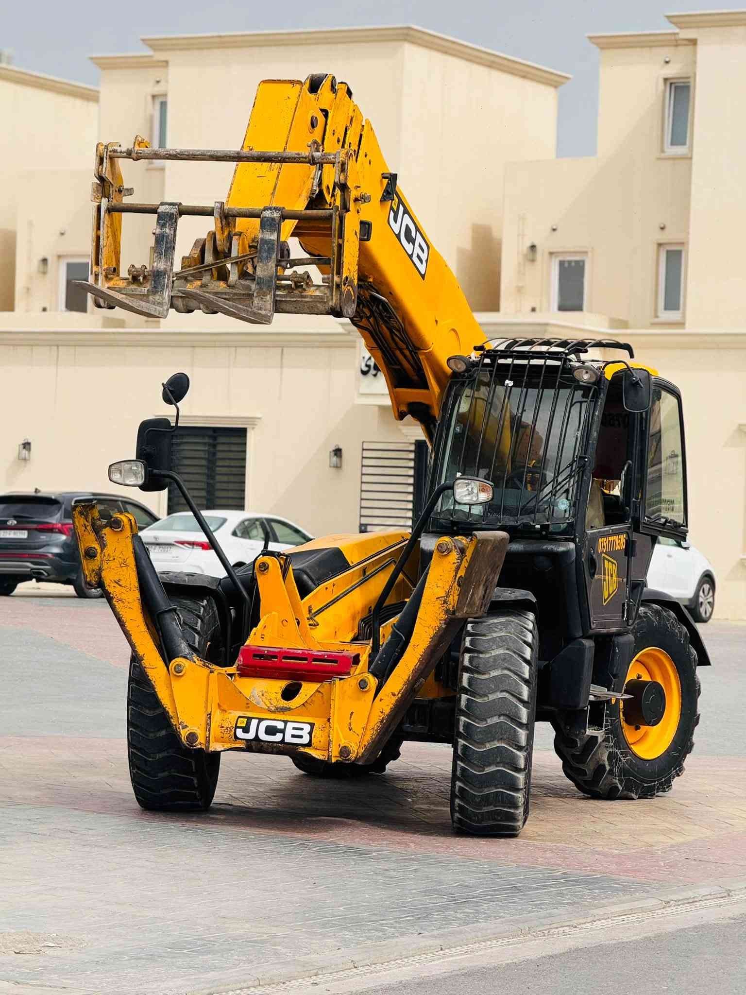 Jcb 17 متر
گير محرك مفتوح بس بشرط ماكو مشكيله 
٢٠٠٦ رقم و سنوييه جديد رقم دهوك مكان اربيل
***********

نص مكتوب في الصور:
- ***********