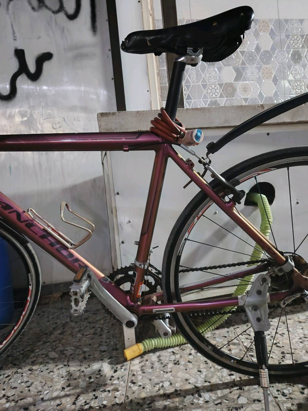 🚲 للبيع | ANCHOR ياباني أصلي 🇯🇵
بايسكل ANCHOR أصلي ياباني من Bridgestone، قياس 700C / 28، رياضي وخفيف ومناسب للمدينة والتمارين والمسافات الطويلة.
✅ ماركة ANCHOR – Bridgestone
✅ وارد ياباني
✅ تبديلات Shimano
✅ 700C / 28
✅ فرامل أمامية وخلفية
✅ جنوط رياضية
✅ الدراجة جاهزة للسياقة
✅ معاها حامل قنينة + رفرف أمامي وخلفي
✅ اللون وردي/عنابي مميز
السعر: 200,000 دينار 💰 قابل للتفاوض بالمعقول
📍 المكان: بغداد هاتف ***********