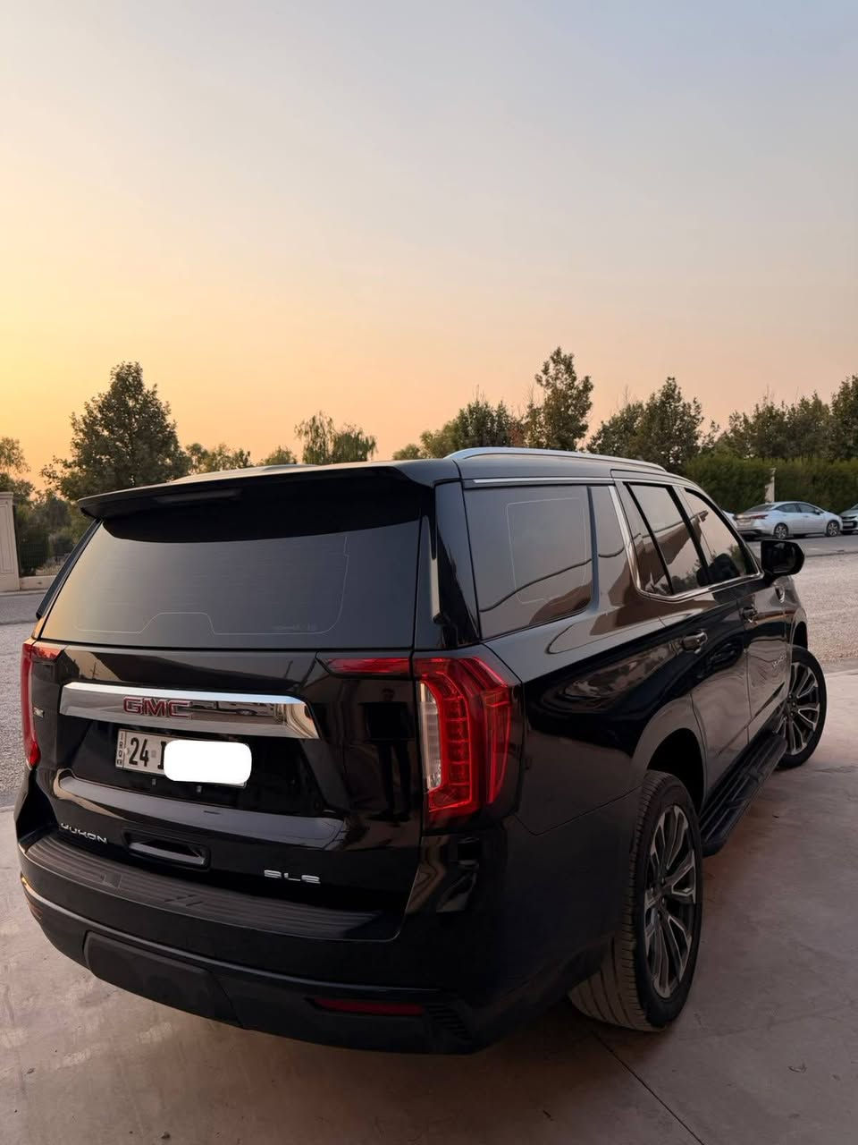 للبيع GMC Yukon
جي ام سي يوكن 2024
وارد خليجي وكالة منصور
موديل 2024
العداد 49.000كم فقط
رقم دهوك
مرقمة وجاهزة للتحويل
تظليل مروري 
السيارة بحالة زيرو ومكفولة بالكامل

الفئة: SLE
الداخلية: لون أبيض

المواصفات تشمل:

- محرك V8 سعة 5.3 لتر 
- شاشة عدادات رقمية
- حساسات أمامية وخلفية
- رادارات وأنظمة أمان متطورة
- مثبت سرعة متكيف
- نظام المحافظة على المسار
- مراقبة النقطة العمياء
- فرملة طوارئ
- تشغيل بصمة
- دخول ذكي
- باب صندوق كهربائي

السعر 🟩علق ستصل لك رسالة تتضمن السعر 

المكان: أربيل

للاستفسار: ***********
