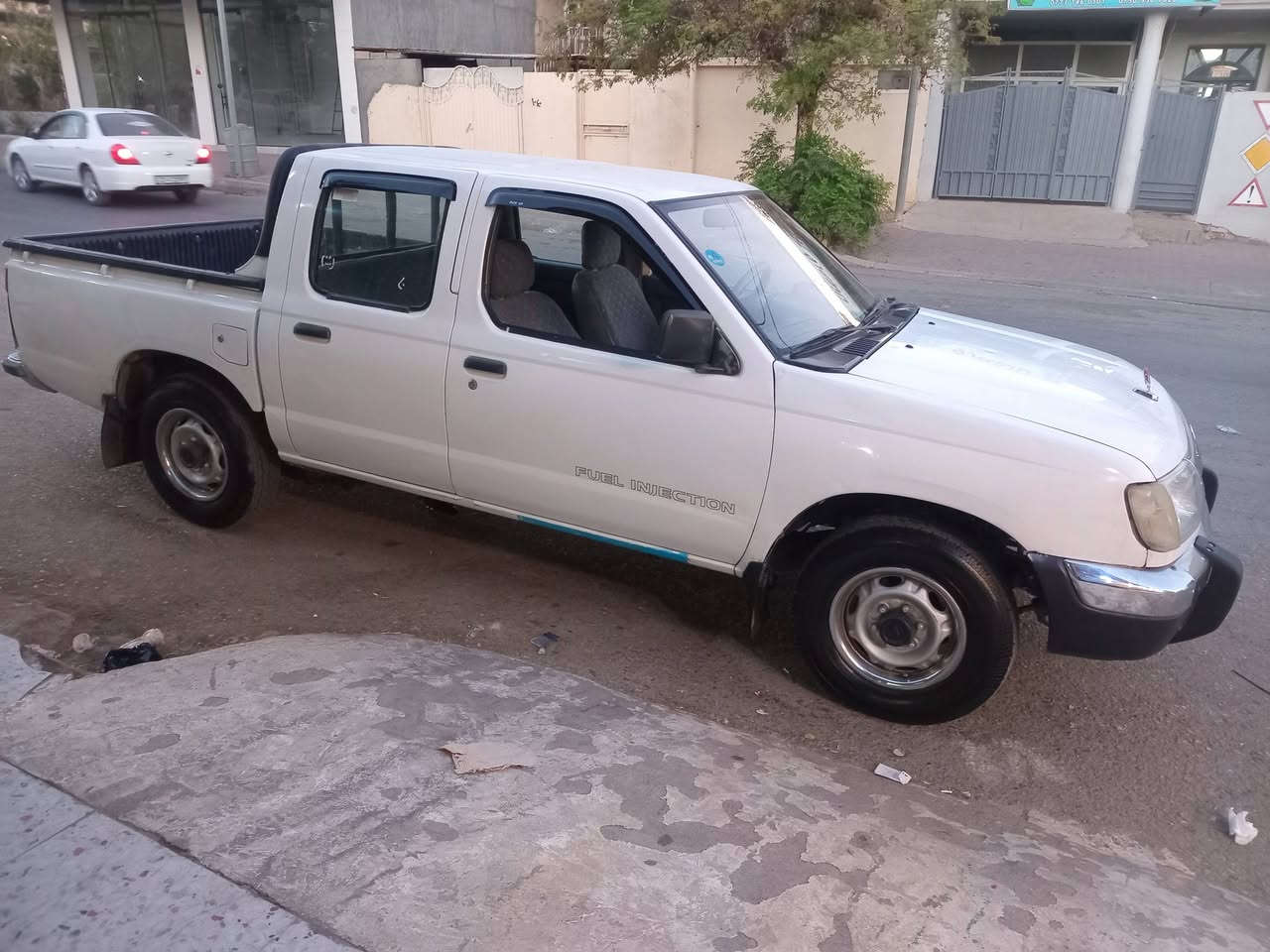 بەنـاوی خوای گەورە
پیکاب نیسان مۆدێل (٢٠٠٢) 

ئاڕمی پلاستیکی سلێمانی بەشەرتی ئەوەلیاتو خرامە

تەبریت ساردو گەرم بەشەرت 
پاوەر گێڕ مەکینە بەشەرت 
یەک دوو پەڵەی بچوک بۆیاخی هەیە بێ داعمو لێدراوی 
چوار تایەو ویلی لۆک 
سعر. ***********
***********
