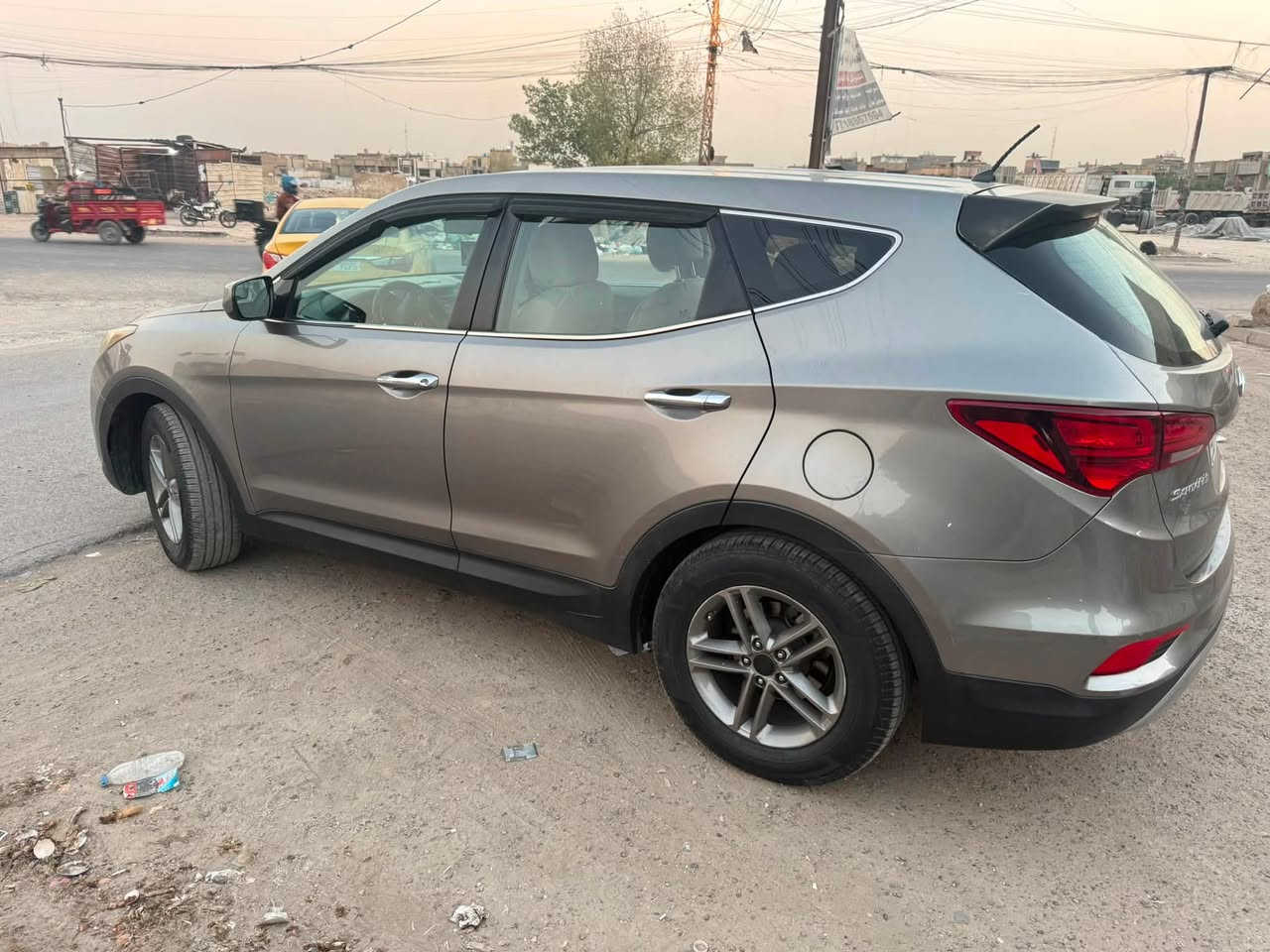سنتافيا موديل 2018 وارد امريكي بدون مواصفات  5 راكب 2400 GDI  ماشيه 142 ميل وحادثه جاملغ ايمن وبي طخه بسيطه موضحه ب الصور وسونار موجود 
السياره خير من الله حداديه جاهزه وصدر 
تبريد يخبل تايرات جدد وكلشي بيه جديد وجاهز متعبك ابد 
السعر 142 وبيه مجال بسيط 
هذا الرقم وتساب ***********
