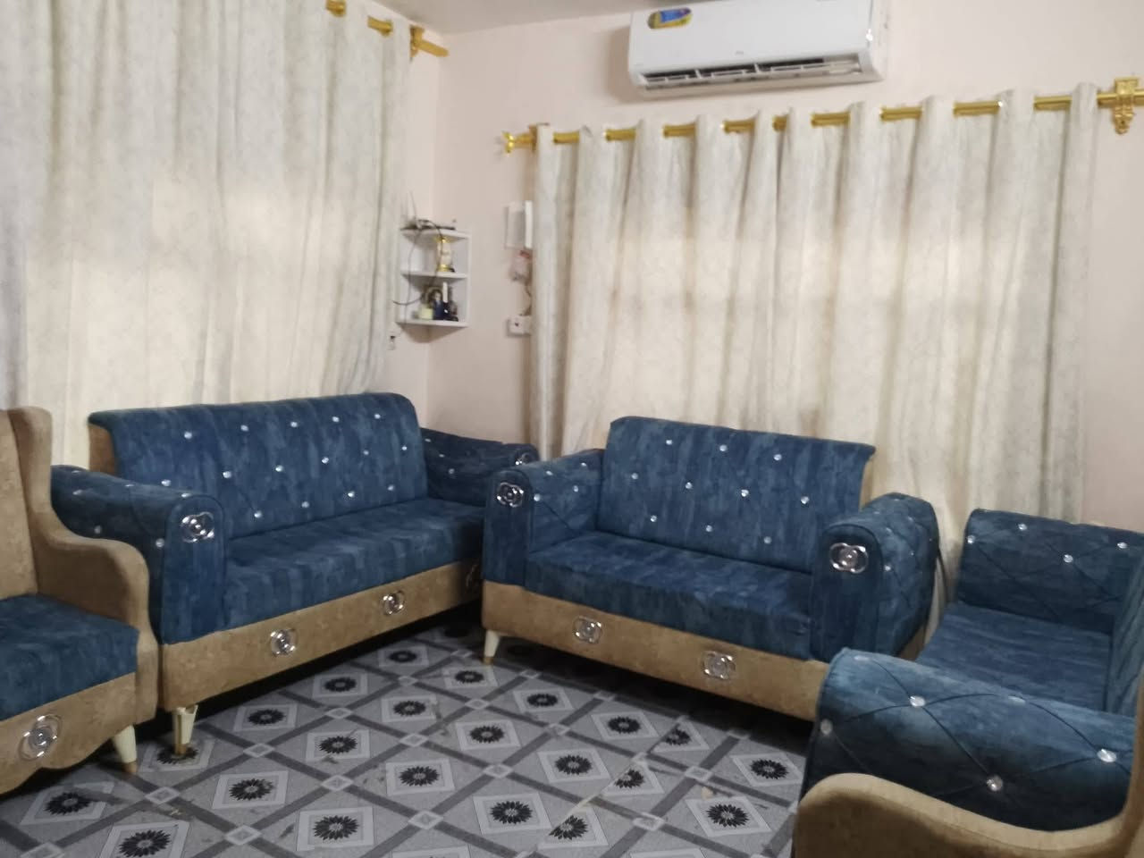 السلام عليكم اخوان بيت للبيع في محمد الوسمي مستعجل على بيعته محتاج فلوس كامل البيت 200متر قرب مولد محمد الوسمي السعر  37
غير متواجد على الن الرقم، ***********

السلام عليكم اخوان بيت للبيع في محمد الوسمي مستعجل على بيعته محتاج فلوس كامل البيت 200متر قرب المولد محمد الوسمي السعر  37 للعلم بي مؤجرين البيت كل شهر اخذ ايجاره اتريد اتخليهم او اتطلعهم
