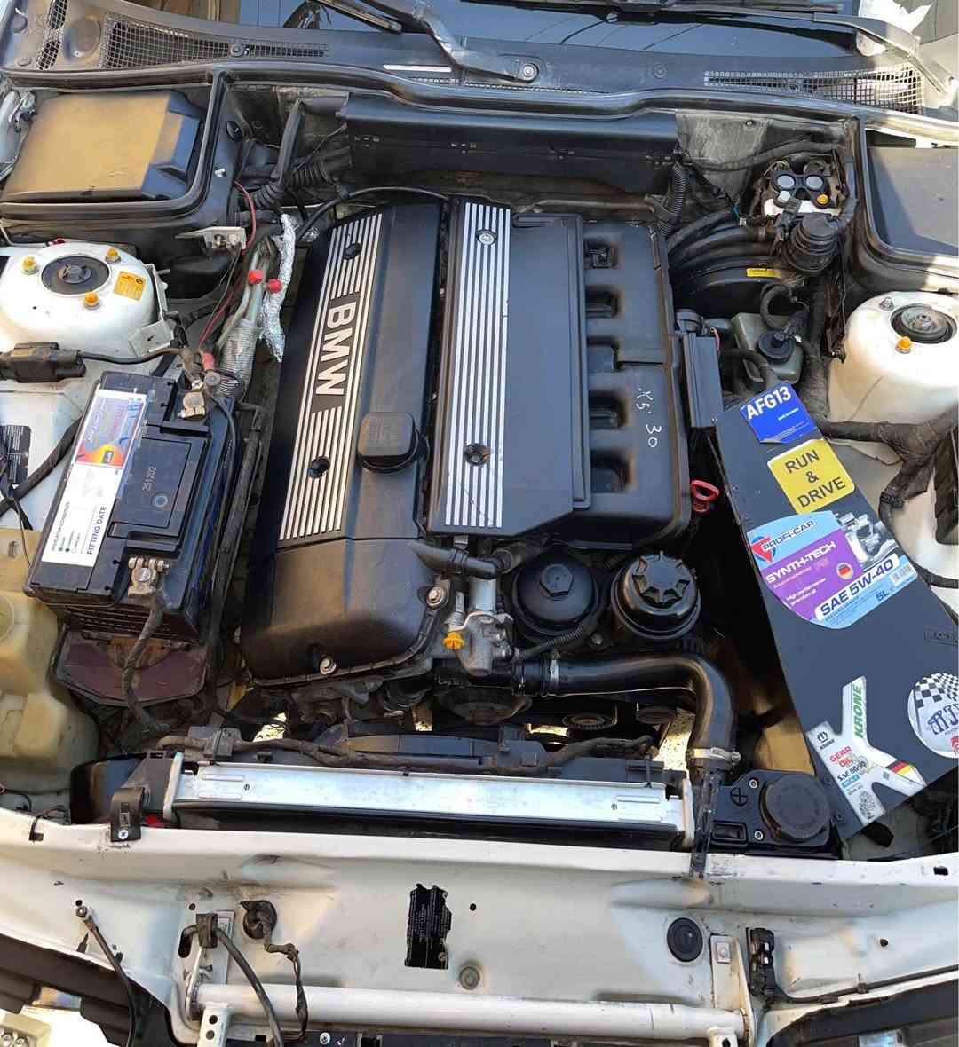 مەکینە m54b30 530  دەبڵ دیجیتاڵ مەکینەی و گێڕی سەقەڕی 2002ی لەسەرە
مۆدێل١٩٩٠
تەنها 2 پارچە و نیوی بۆیاخە بەس بۆ جوانی کردومە
کلاج و عەینەی سپۆرت (SPEC)
صالەنصا هێدەرس 
شوتە سپۆڕت مارکە
ئەکسلی قفڵ
فیتێزی گێڕ (Short Shifter) 
٤ تایە و ویلی لۆک 
گێڕ و مەکینە و ئەکسل بەشەرت
کارەبای و تەبرید بەشەرت
ئەقڵی و تاقم وایەری (Ms43) 
بەقەد ٥٢٥ بەنزین ئەخوات و قوەتی ٥٤٠ بە زیاوە ئەیات 
سەنەوی چەند مانگێکە بەسەر چووە بە شەرتی تەحویل و 
غەرامە 
سەیارەکە هی ماڵی خۆمە مەسرەفێکی زۆری تیا کراوە 
تەنها بۆ فرۆشتنە گۆڕینەوە ناکەم 
تکایە ئەگەر موشتەری نیت با سەری یەک نەئێشێنین 
نرخی ٦٨ گەڵا و مەجالێکی کەم
***********/ *********** السليمانية, العراق
