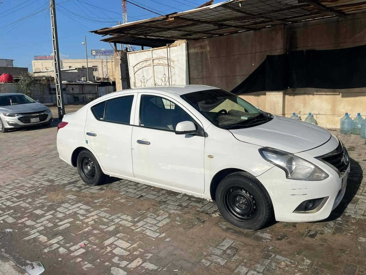 السلام عليكم للبيع نيسان سني هندي موديل 19 بيه ظربه بجم مو قويه وجاملغ خلفي مكينه كير تبريد كهربائيات جاهزه رقم أربيل بأسم شركه تحويل أو وكاله 
السعر 83 أو مراوس ماليبو 
البصره المعقل قرب جامعة شط العرب 
*********** البصرة, العراق
