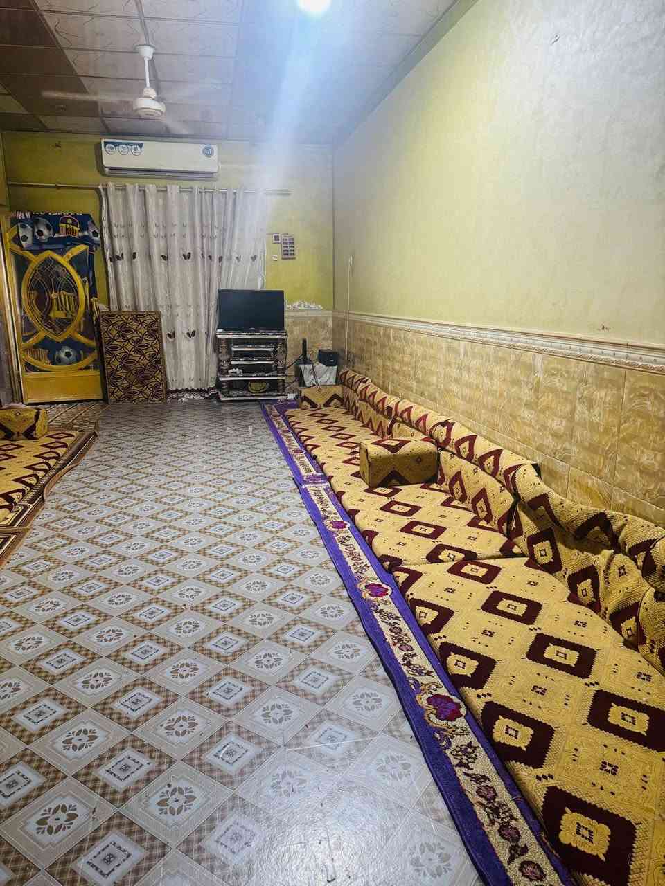 بيت 200 متر حي الرافدين ثاني بيت عن الركن قرب المدارس قرب ملعب اريدو
يحتوي الطابق الأول على استقبال وهول وصالة وغرفتين ومطبخ الطابق الثاني يحتوي على غرفه وصاله ومطبخ
 وشقة معزوله غرفه وصالة ومطبخ وصحيات
السعر 270 بيه مجال
للإستفسار ***********
