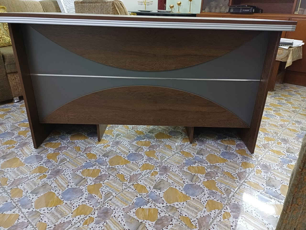 مكتب قياس متر و ٤٠ سم اخو الجديد استعمال اقل من شهر العنوان الغزالية *********** السعر قفل ١٢٥ الف
