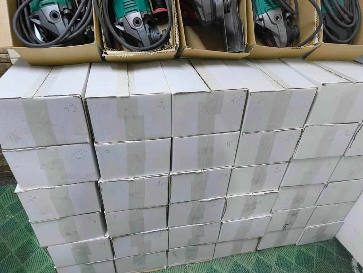 متوفر مفرد وجمله 

كوسره حجم كبير باركسايد اصليات مال باله

السعر 60 مع التوصيل

واتساب ***********
