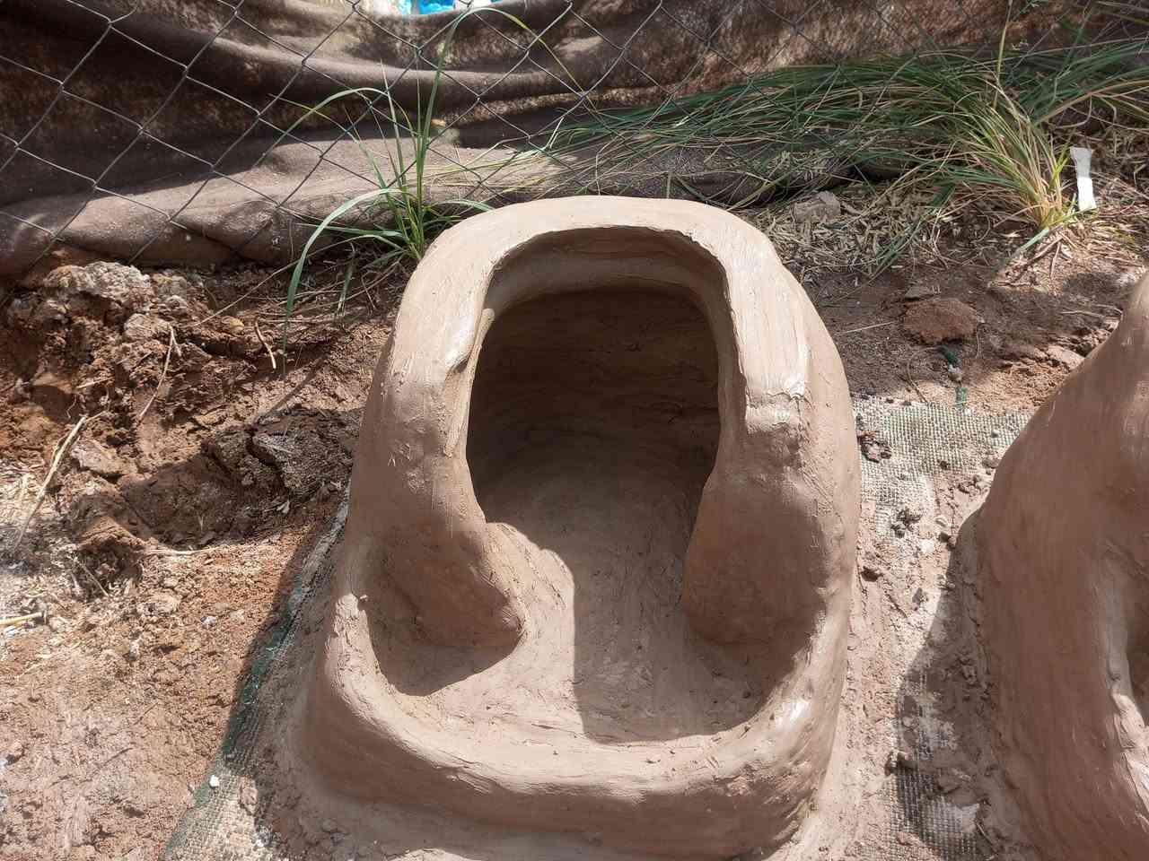 اشتغل موقد طين للطبخ أو الصاج على الحطب  الاسعار حسب القطعة التواصل على الرقم الموجود  ***********
