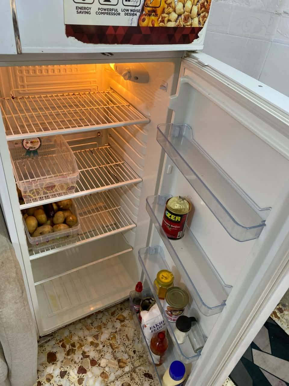 ثلاجه شرط الشغل ب ١٥٠ وبيه مجال بسيط
