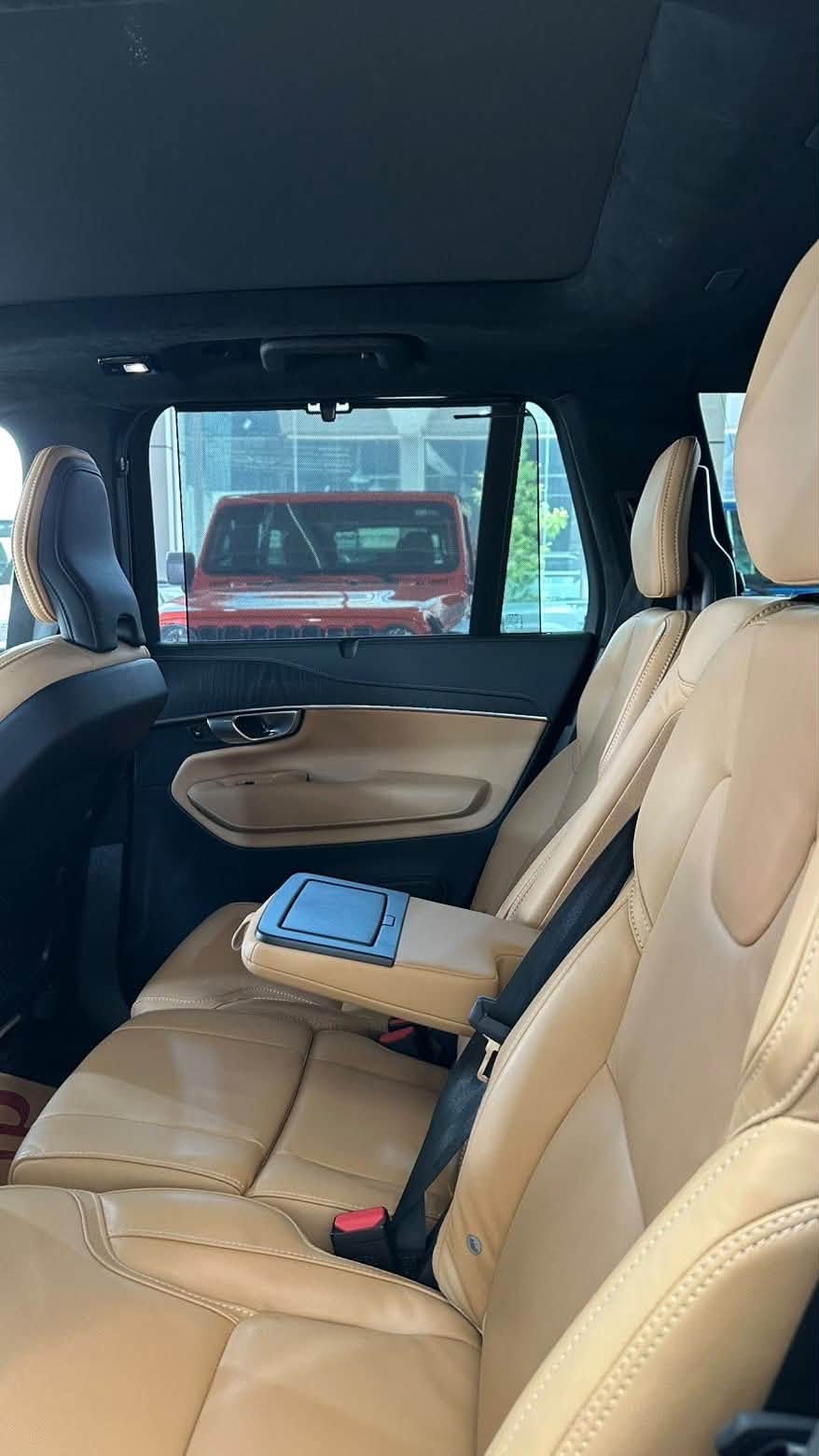 VOLVO XC-90 UlTIMATE FULL OPTION 2024
سعر : 42,500$ 
ماشية 22,000 مايل 
مواسفات فول فول : 
داتاشو-٥كاميره -پانوراما-رادار-جه گ-سماعه هرمان كاردون - لايت دايناميك -شغال-پردة - ٣ مقعد-صندوق شفت - داخل قيسي-كوشن هيتر و تبريد - كوشن مساج كوشن خزن - عينه رادار - دبل اكسل - شاشه مزن - داخل ليد - تبريد مركزي 
ملاحضة :  بدون صبغ ١ PDR بل جاملوغ خلفي 
مكان سيارة زاخو 
YV4062PF7R1172356

***********

