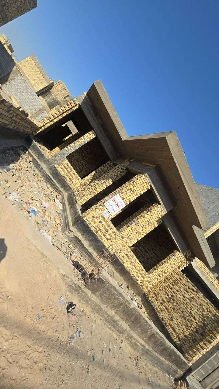 سلام عليكم
للبيع – هيكل سكني 200 م²

📍 الموقع: حي الفرات مجمع توحيد البلوك الاول ، الشارع الي بصف شارع المركز...  .... ....  يبعد  ١٠٠م عن الشارع الرئيسي

✅ المساحة: 200 متر مربع.💯 سند ٢٥ طابو زراعي
✅ السعر مناسب جدًا وللجادين يوجد مجال بالاتفاق. 
♟️♟️السعر ٦٥♟️♟️ وبي مجال بسيط اتصل وتدلل

لمعرفه كافه التفاصيل شوف الفديو 
📞 الاستفسار:***********
