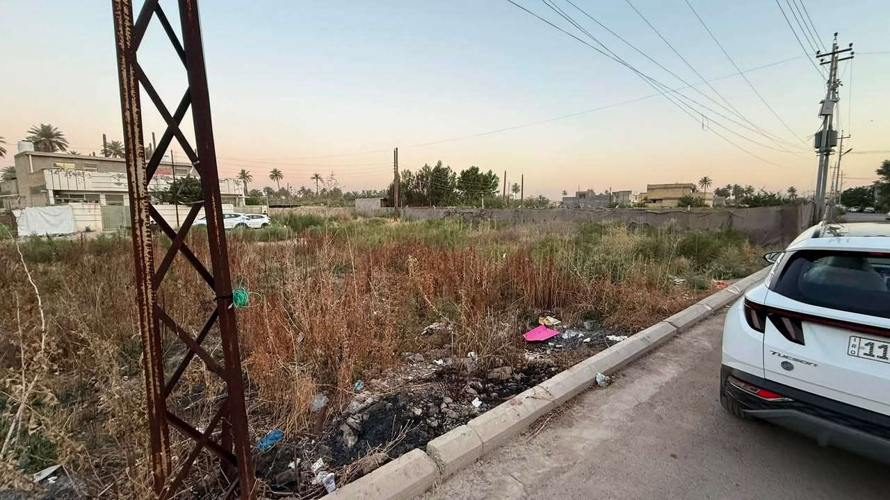 السلام عليكم ورحمة الله وبركاتة 

للبيع او مراوس مع بيت حسب القناعة 
قطعة ارض مستقلة ربع دونم 625م 

في منطقة الجلاعطة تبعد عن مخازن ليث العبيدي 100م 

خدمات المنطقة ماء وكهرباء واصل للقطعة شارع مبلط مع ارصفة كاملة تبعد عن الشارع العام 20متر 

للاستفسار اتصل على ***********
