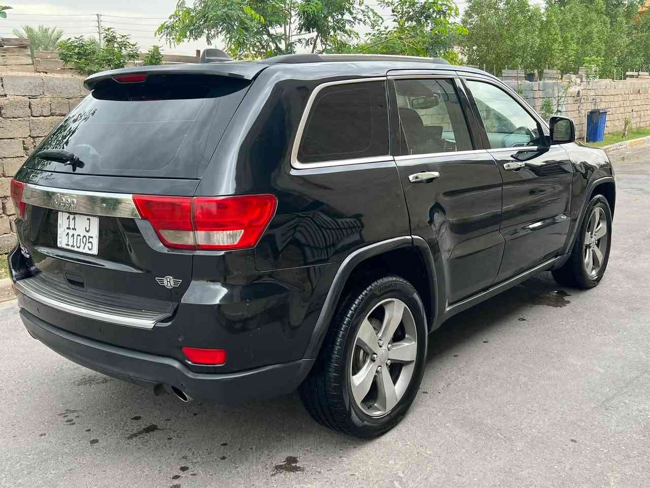 سلام عليكم
جيب امريكي فول مواصفات 1/ 1بدون حادث 
بيه صبغ ٣ قطع ولباقي مكفول ارباك شواصي مكفول
محرك 6سلندر 3600 صدر جديد تخم تاير 
رقم بغداد دولي بسمي سعر ١٢٥مكان سياره بغداد
 ‭***********‬
