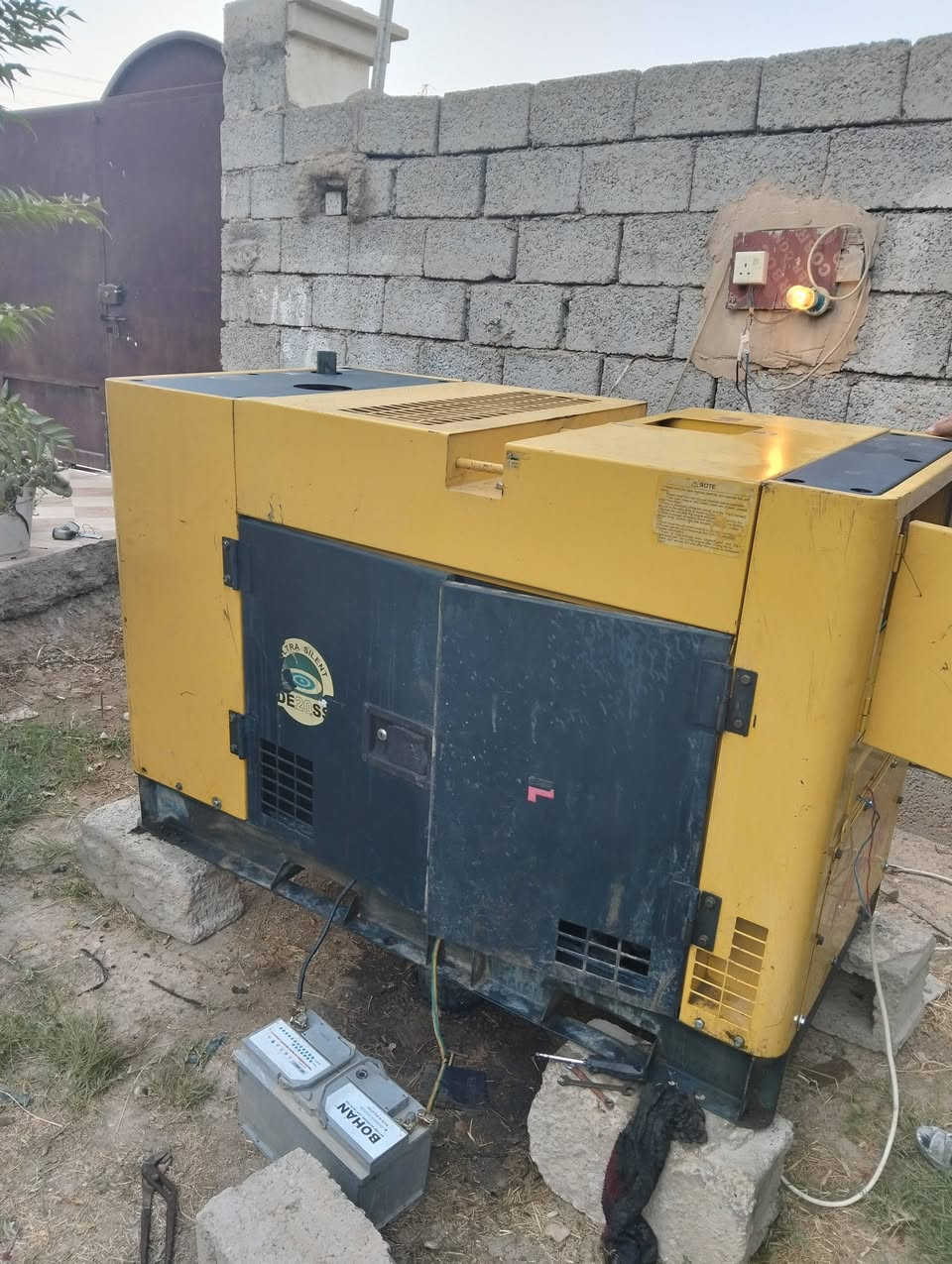 سلام عليكم
🔥 للبيع مولدة ديزل 20 KVA 🔥

مولدة 20 KVA / تقريباً 80 أمبير
🔹 تشغيل كهربائي
🔹 مولدة كيبورد كاتم
🔹 حجم مناسب للبيت أو المحل
🔹 المولدة حسب الصور وحالتها مبينة بالفحص والمعاينة

💰 السعر: 25 ورقة 
📍 الفحص والتجربة للجادين
📞 للاستفسار والتواصل: ***********

البيع نقداً، والرزق على الله.
