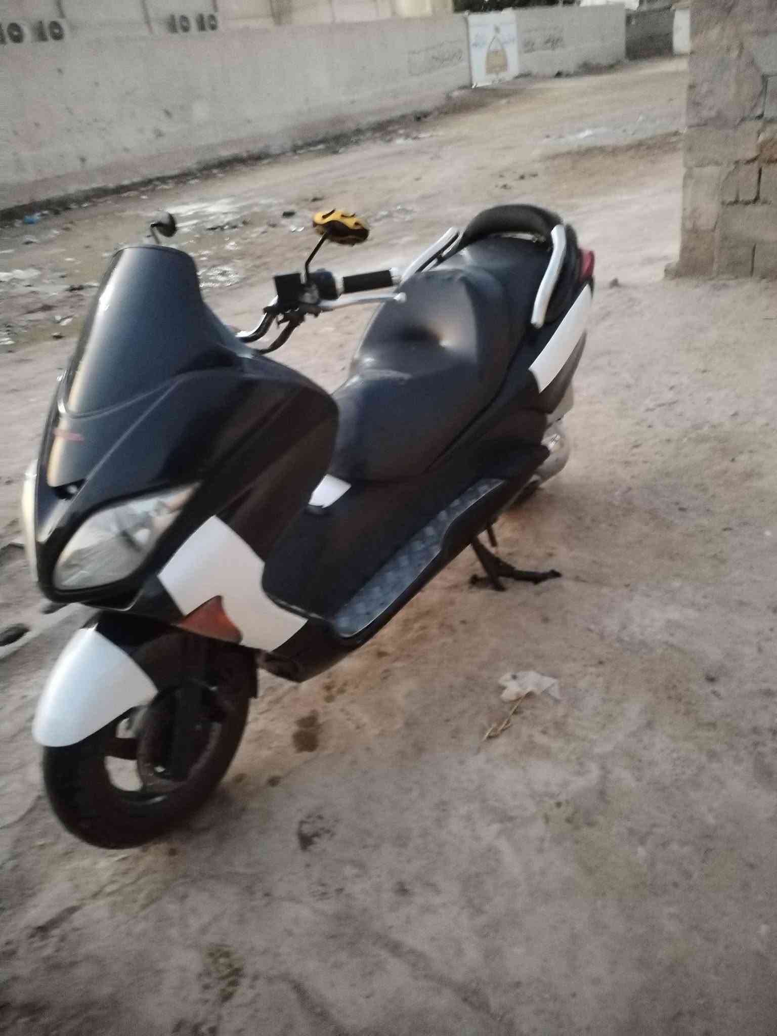 دراجة مكفولة صفر 8 اذا مراوس مكينة وكهرباية مكفولة كلشي مابيه ***********
