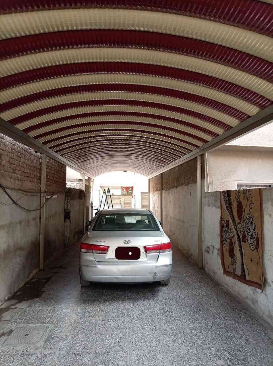 دار للبيع مساحه 410 متر موقع الدار في الامين الثانية  فرع  مدرسه عشتار على خدمي قناة الدار بناء قديم مرمم حديثاً مساحه كراج 4×24 ويبداء بناء منزل 
طابق الاول : يحتوي على صاله واستقبال و 3 غرف نوم ومطبخ وصحيات + حديقه خلفيه كبيره متروكة

طابق ثاني : 4 غرف نوم و حمام و سطح اول و ثاني 

للستفسار حول سعر الاتصال على رقم 
*********** بغداد, العراق
