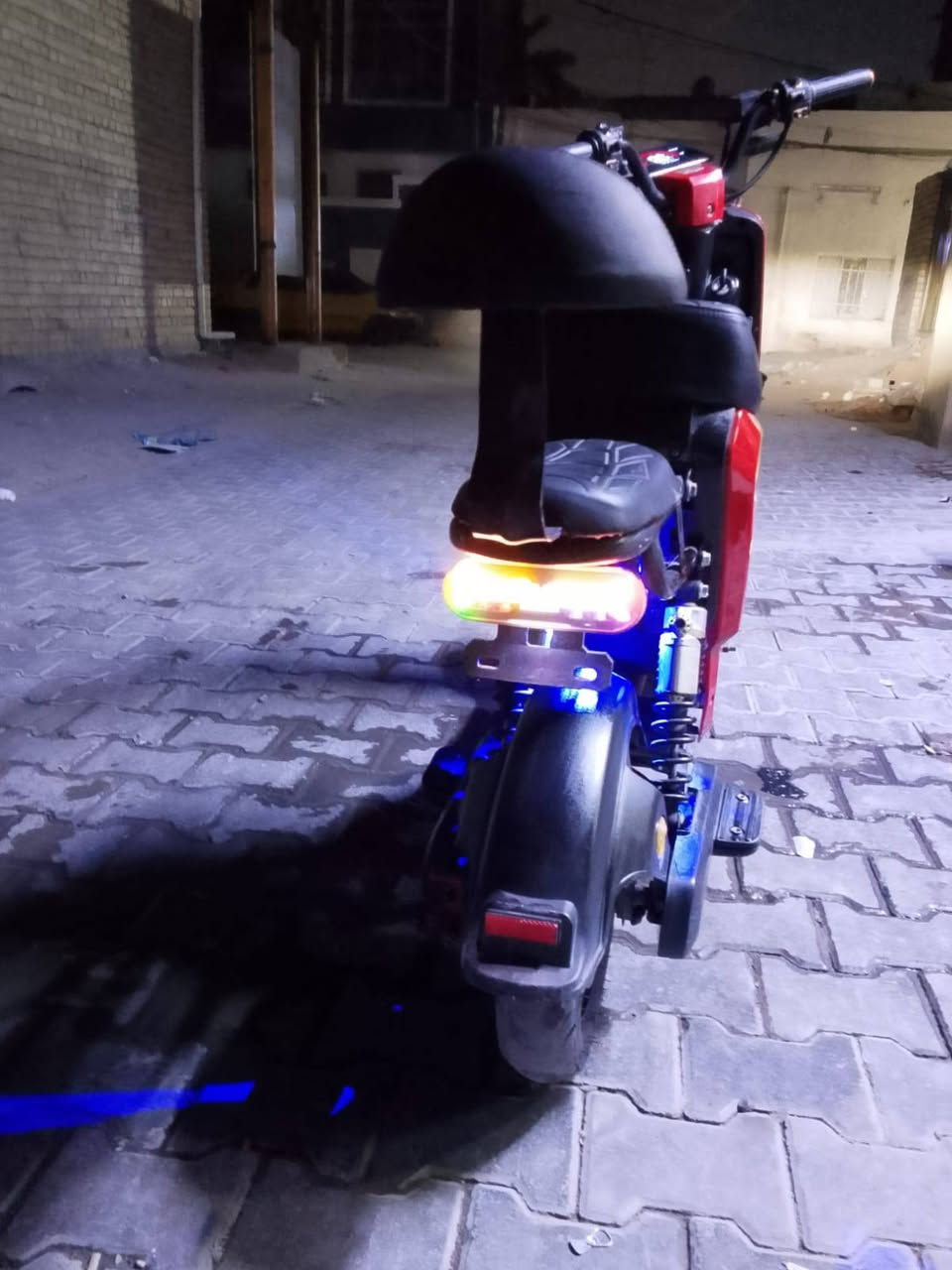 سلام عليكم دراجه شحنR9 دراجه حلوه ونضيفه اللبيع النعوان حيور ***********
السعر ٣٥٠ درجه جديد جديد بطريات جديده ملف كله جديد
