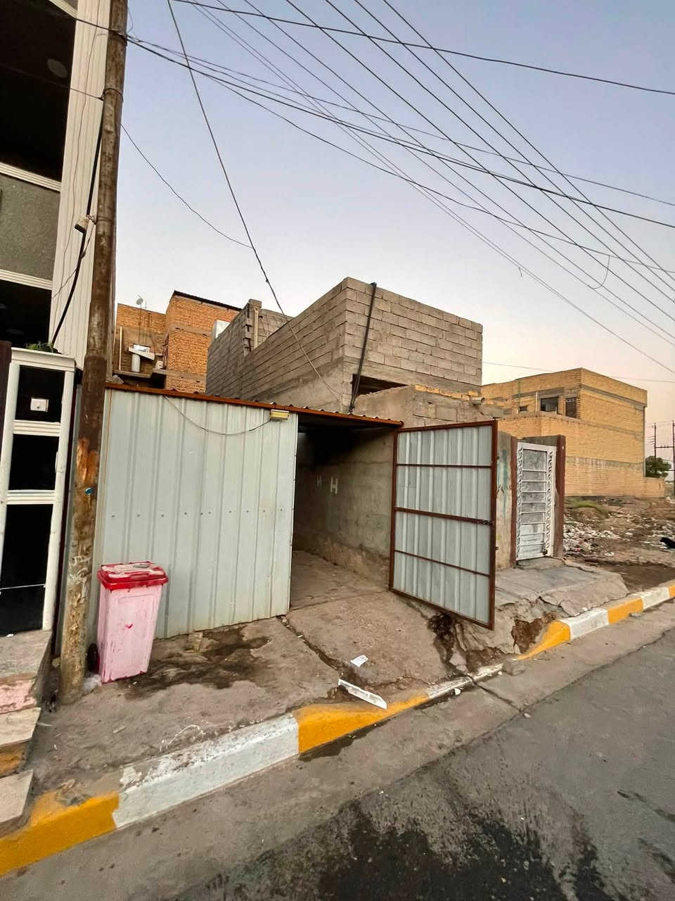 🏡 قطعة أرض  للبيع
المساحه : 75 متر 

 الواجهة: 3.75 متر (أربعة إلا ربع)

 النزال: 20 متر

 الموقع: منطقة 26 - قرب الحشد

 السعر: 35 مليون  (غير قابل للتفاوض)

📞 للاستفسار والتواصل: ***********
