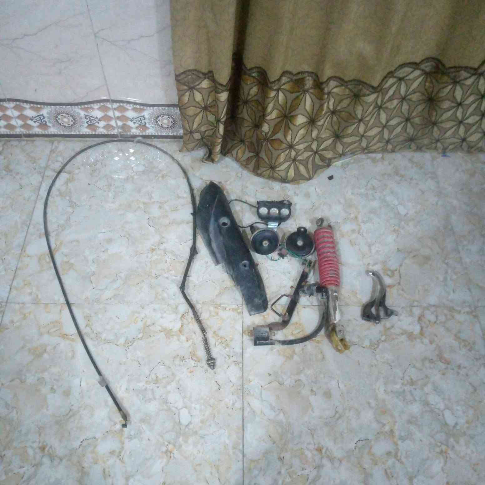 السلام عليكم غراض ماكس تفصيخ للبيع هورنات وكلوب بومه ودبل خلفي بلادي شرط شغال وتفصيخ ويدات بريكات امامي وخلفي وسيم بريك خلفي واقيه صالنصه وجك صفح وكويل ناريه كلهن نضاف وملات تفصيخ سعرهن 25 قفل سعرهن بلاش سعر دبل خلفي اصلي تفصيخ شغال العنوان نجف حي العسكري فقط اتصال او وتساب توصيل ماعندي ***********
