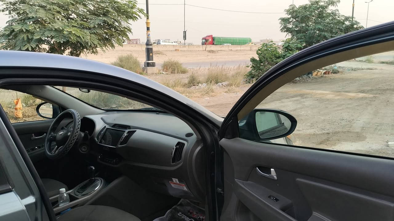 سبورتج 2014 وارد امريكي بيها جزء من باب خلف السايق نفسه راجع بارد و مصبوغ و الباقي مكفول من التبديل و الصبغ سياره گير مكفول محرك مكفول عدا گازگيت و مشتغلينها شغل مضبوط و بقية السياره كلها بلادي كهربائيات على وضع الشركه سياره قطعتين تبريد و نظامين قيادة (اعتيادي _ ايكو) رقم بغداد تحويل ثاني يوم مكانها بغداد 
سعر مناسب اتصل و بيك خير و تدلل 
*********** 
ماشيه تقريبا 130
