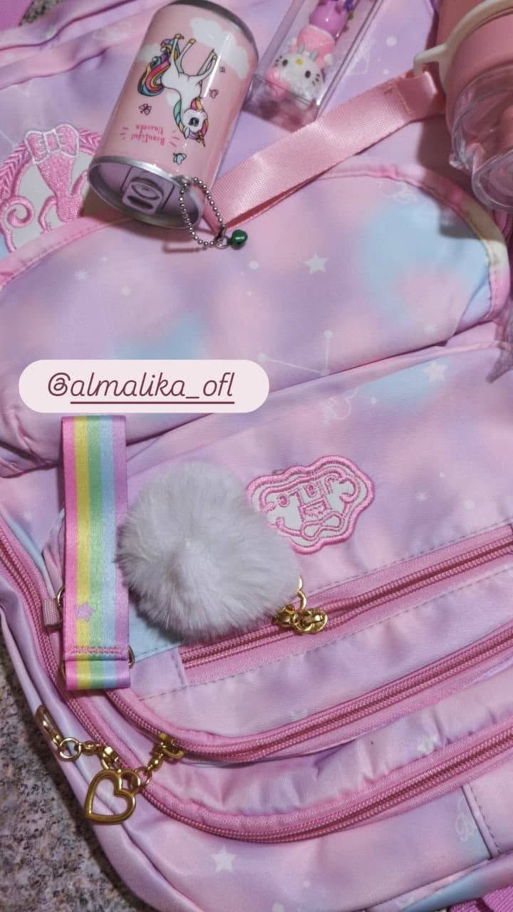 يا سلام على الجمال الوردي 😍🌈
بكج بناتي كيوت  من مكتبة الملكة 👑

الصورة تحچي وحدها! يجنن للبنوتاتحقيبة مدرسية وردي  فاتح بلمعة نجوم 🎒

للحجز: *********** 
احجز هسه 😁 متوفر توصيل
