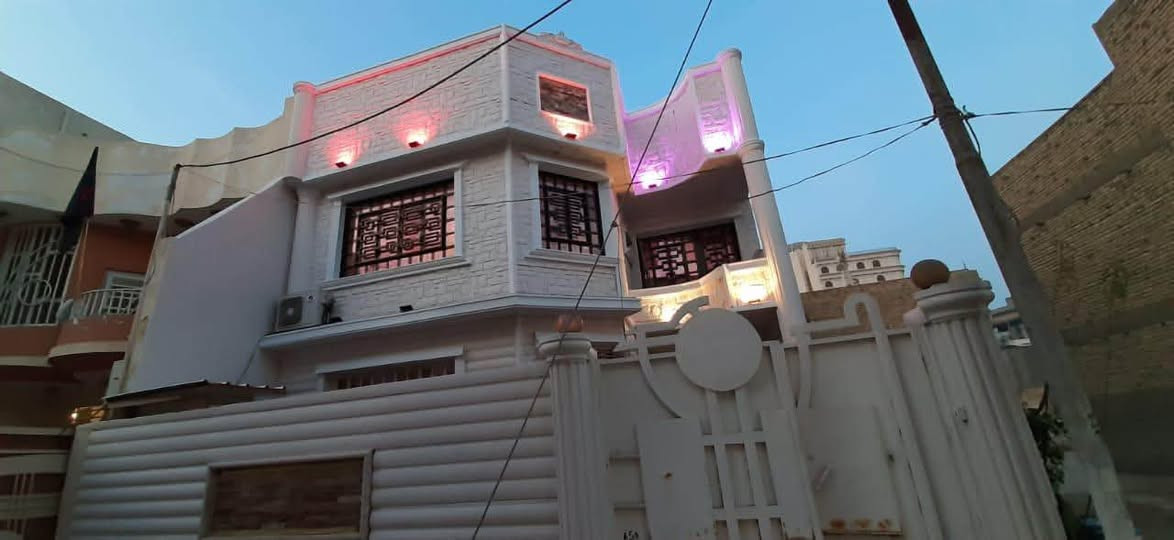 دار للبيع كربلاء شارع المخيم منطقة القزوينية خلف فندق رويال مساحة 200 متر بناء درجة اولى يحتوي على 6 غرف نوم و 7 صحيات و صاله و استقبال وصالة ثانية ب الطابق الثاني مطبخ حار بارد منور عدد 2 وكراج خارجي موقع استثماري مميز جدا عن حرم الامام الحسين 3 دقايق مشي سعر المتر 6 مليون ونص معه المجال ***********
