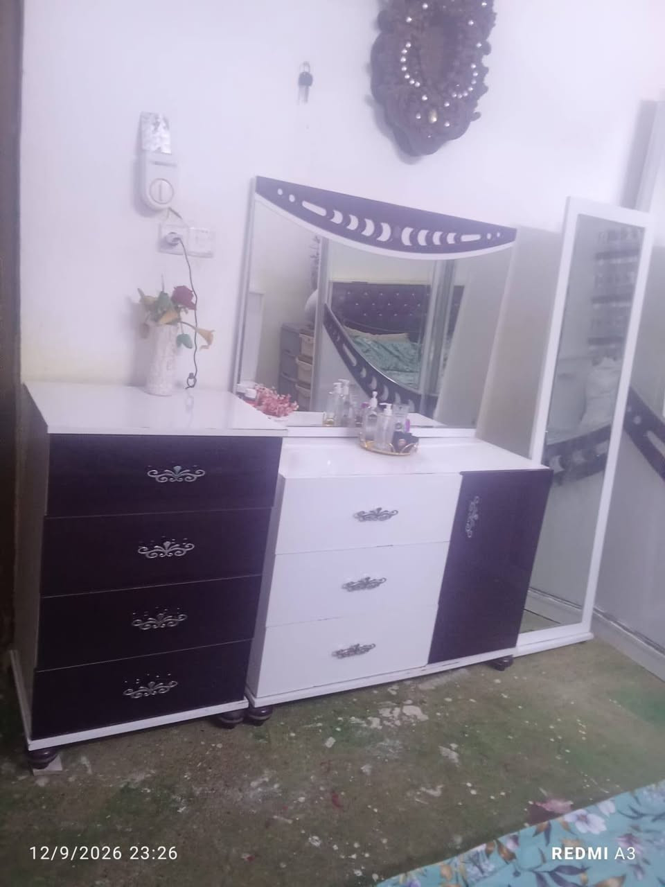 غرفت نوم ثلثميه وخمسين وبيها مجال ***********
