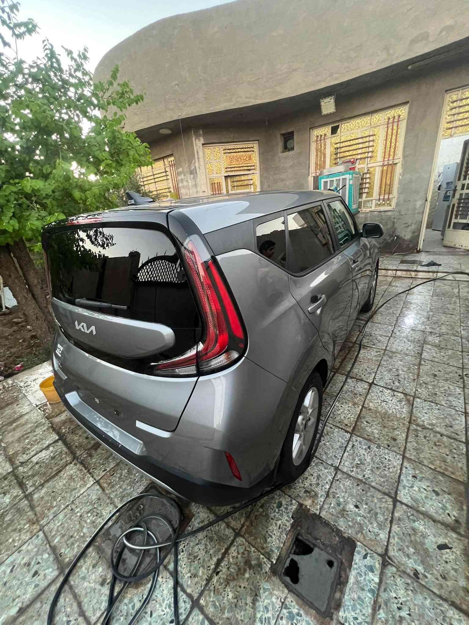 سلام عليكم صول 24 رقم بغداد شهداء بسمنه وكاله عامه دخول جديد بس ارباك ستيرن خشم البنيد وبارد شبر بجاملغ 138 
ستفسار ***********

نص مكتوب في الصور:
- قص