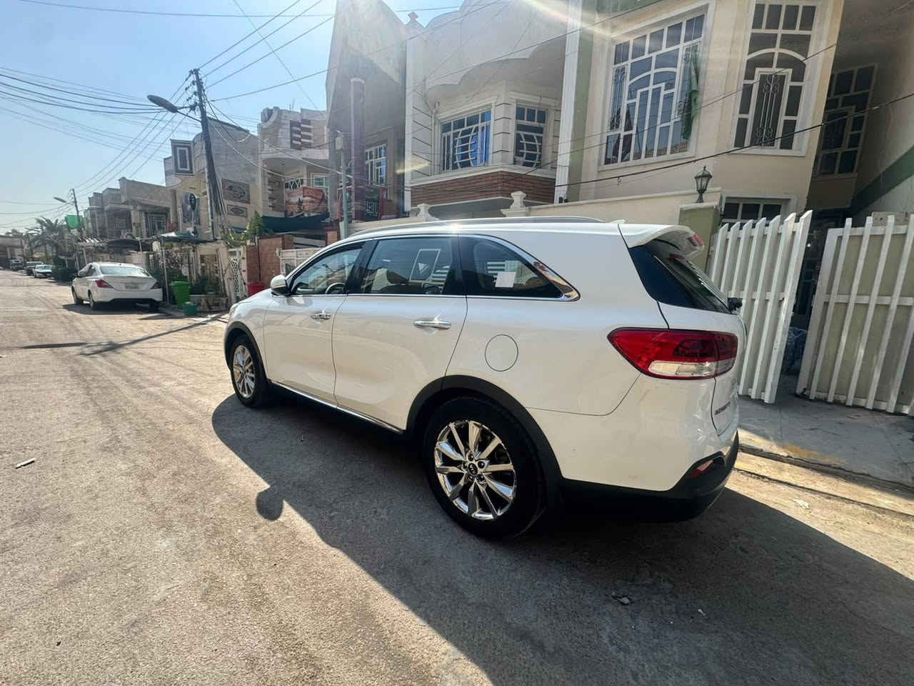 السلام عليكم سورنتو للبيع موديل ٢٠١٥ شكل ال١٦ خليجيه فول مواصفات عدا الفور ويل ٣ قطع تبريد ٧ راكب محرك ٦  السياره بيه بارد مكانين على كد شبر وحالوب بالبنيد مكان السياره بالبلديات للإستفسار  ***********
