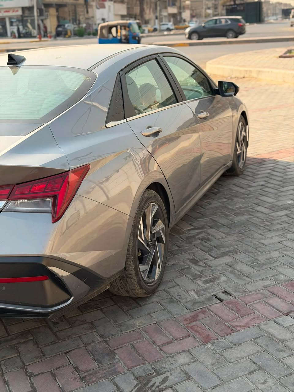 سلام عليكم
النترا وارد امريكي هايبرد موديل 24 فول لمتدد كل الموصفات  بيهه داخل ابيض تبديل بس باب الصدر يرباك برده  ماشيه 36 الف باسمي تحويل مباشر مكاني بغداد السعر 152 الاستفسار ***********
