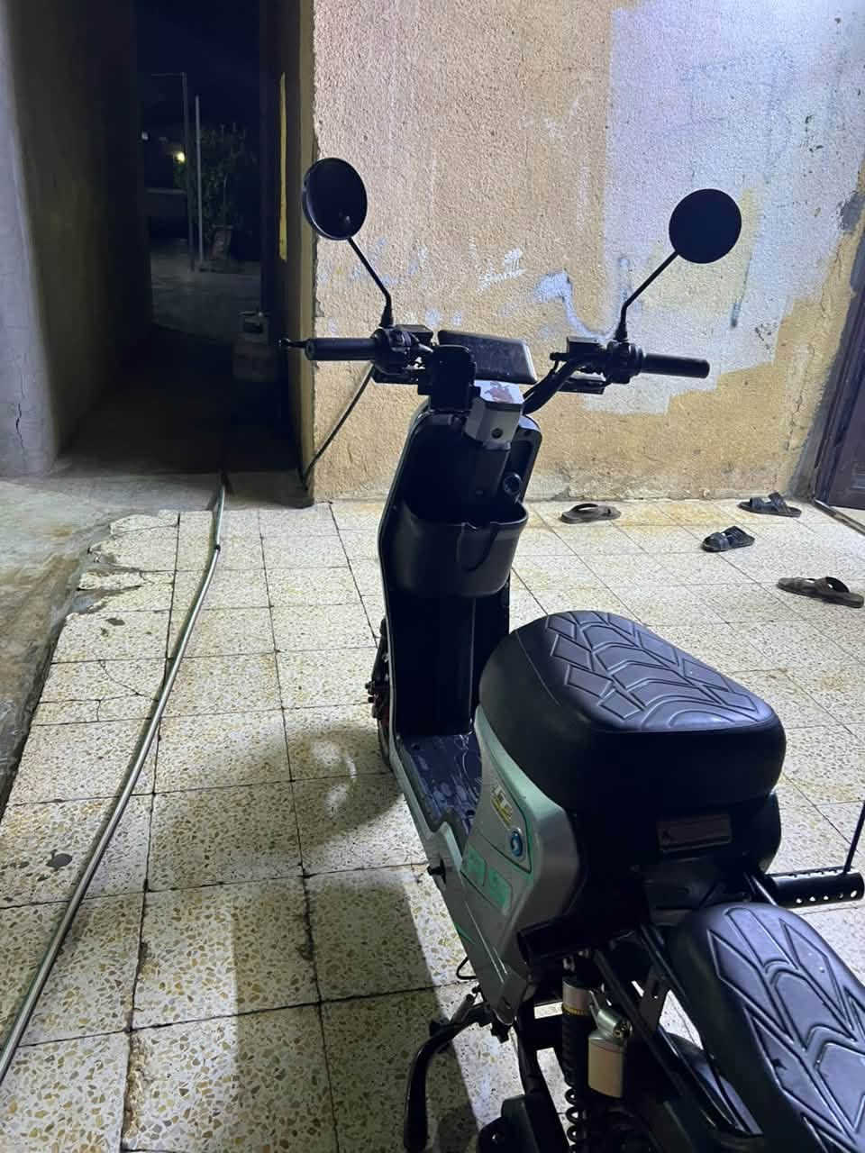 السلام عليكم
دراجه شحن للبيع 

النوع R9

دراجه مكفوله كفاله عامه من كلشي 

اشاير يمنه يسره لايت عالي ناصي نشرات شغاله 

4نمرات 
 مع زر رجوع للخلفR

بعدها جديده أخت الزيرو مكفولة حته من الشخط

خمسه بطاريات دبل 32 أمبير

السعر٤٠٠  وبي مجال 

باقي التفاصيل

*********** 

مكان صلاح الدين العلم
