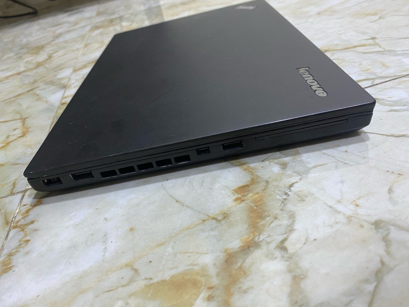 لابتوب Lenovo ThinkPad T440s للبيع

المعالج Intel Core i7 4600U
الرام 8GB
التخزين SSD 256GB
الشاشة 14 انچ Full HD
كرت الشاشة Intel HD Graphics
نظام التشغيل Windows 10 64 bit

الجهاز مناسب للدراسة والبرمجة والتصفح والاستخدام اليومي

الألعاب الموجودة على الجهاز

Just Cause 2
The Long Drive
PES 2013
FIFA 14
Command and Conquer Generals
Stronghold Crusader صلاح الدين

ألعاب يمكن للجهاز تشغيلها

GTA V
Mafia II
Assassins Creed
Assassins Creed II
Assassins Creed Brotherhood
Assassins Creed Revelations
Call of Duty Modern Warfare 2
Call of Duty Black Ops
Left 4 Dead 2
Need for Speed Most Wanted
Need for Speed Hot Pursuit
Minecraft
Terraria
Portal 2
Half Life 2
Far Cry 2
Far Cry 3
Bioshock Infinite

البرامج

Microsoft Office كامل
Word
Excel
PowerPoint
Access
Outlook

٢٥٠ الف ثابت