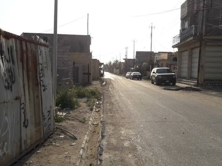 سلام عليكم دار للبيع  مساحه120 جنس زراعي سند 25 يحتوي من كراج واسع و غرفتين و خدمات و ترك خارجي و مطبخ سعر 35 وبي مجال موقع البيت الشعب منطقة السريدات القديمه مربع الثالث رقم الهاتف ***********
