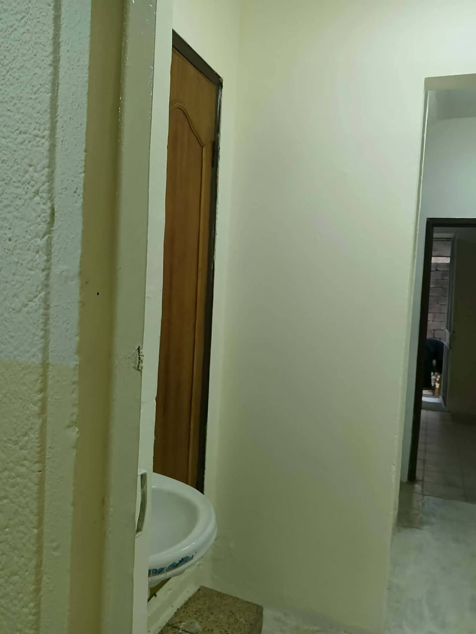 🏡 فرصة سكنية مميزة للاستثمار أو السكن الفوري في شقق الخضراء! 🏡للبيع شقة منفردة بمواصفات ممتازة ومساحة واسعة، تقع في موقع استراتيجي حيوي وقريب من جميع الخدمات.🔹 المساحة: 124 متر مربع.📍 الموقع: موقع استراتيجي مميز، قرب متوسطة الخضراء للبنين وقريبة جداً من السوق.⚖️ الوضعية القانونية: السند باسم شخص واحد (ملك صرف)، شرط التحويل جاهز ومضمون 100%.🔑 الحالة: فارغة وجاهزة للتسليم والسكن الفوري.📌 تفاصيل وتقطيع الشقة:تحتوي على بناء إضافي.4 غرف نوم واسعة ومريحة.استقبال مريح + مطبخ.سقوف ثانوية حديثة + حديقة خاصة.💰 السعر: 80 مليون دينار عراقي (قفل أو مفاوضات حسب الاتفاق).📞 للاستفسار والاتصال المباشر:📱 الرقم الأول: *********** (متوفر واتساب)📱.
