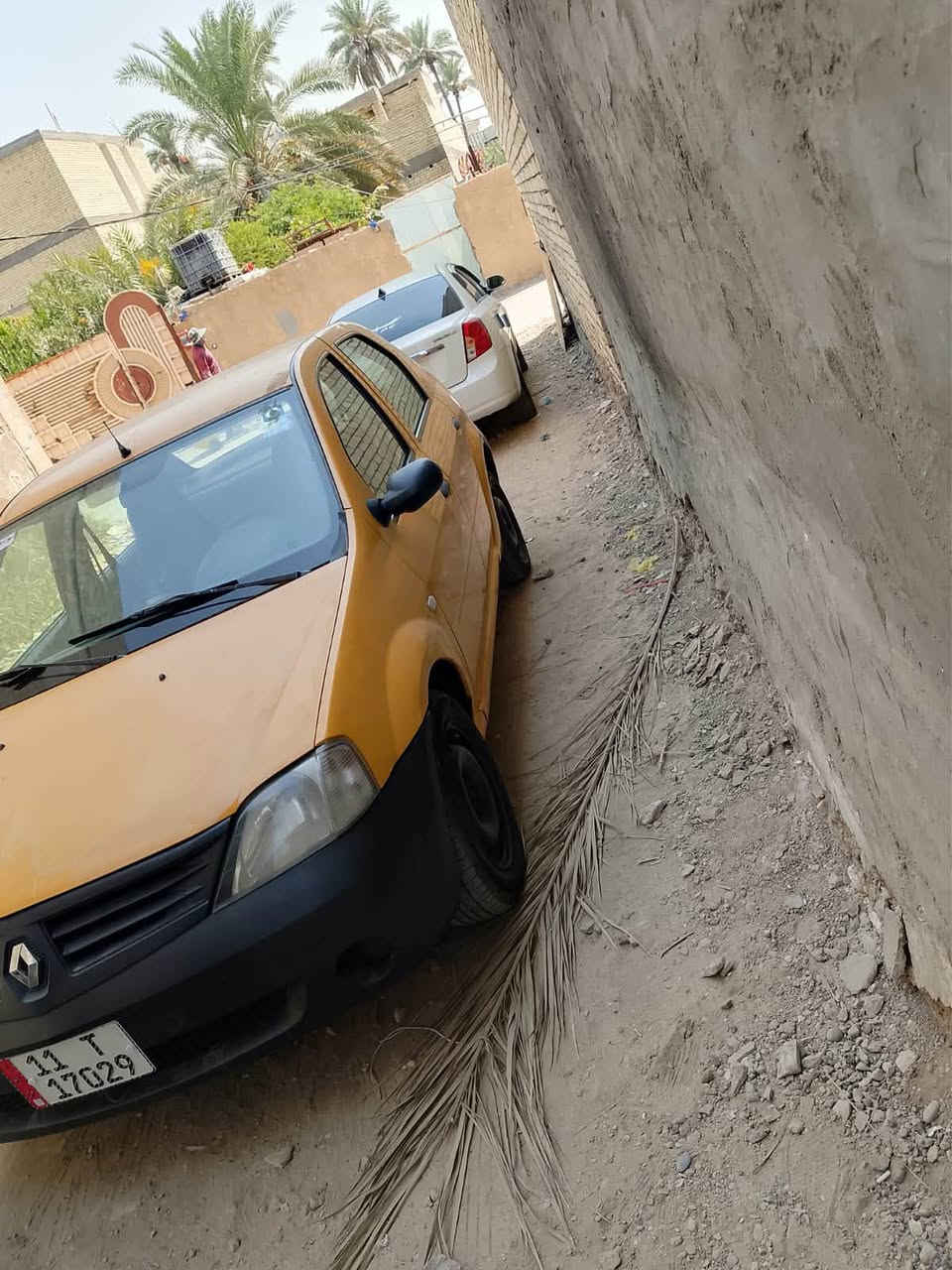 سلام عليكم عندي رينو للبيع مراوس جامبو *********** مكان بغداد
